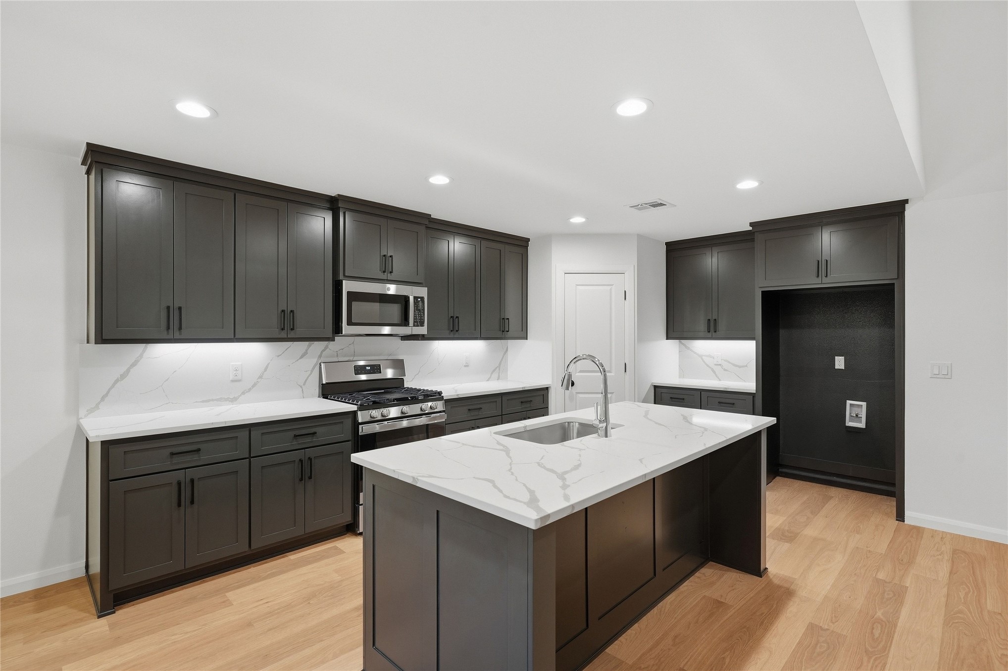 30 32nd Street Property Photo 9