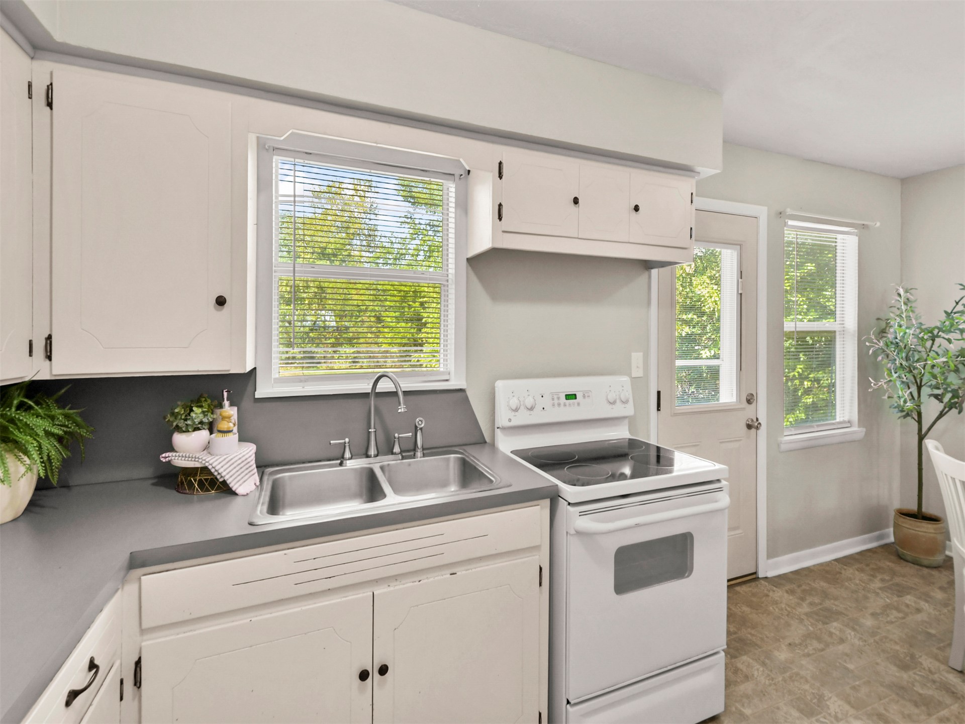 71 Meadow Street Property Photo 19