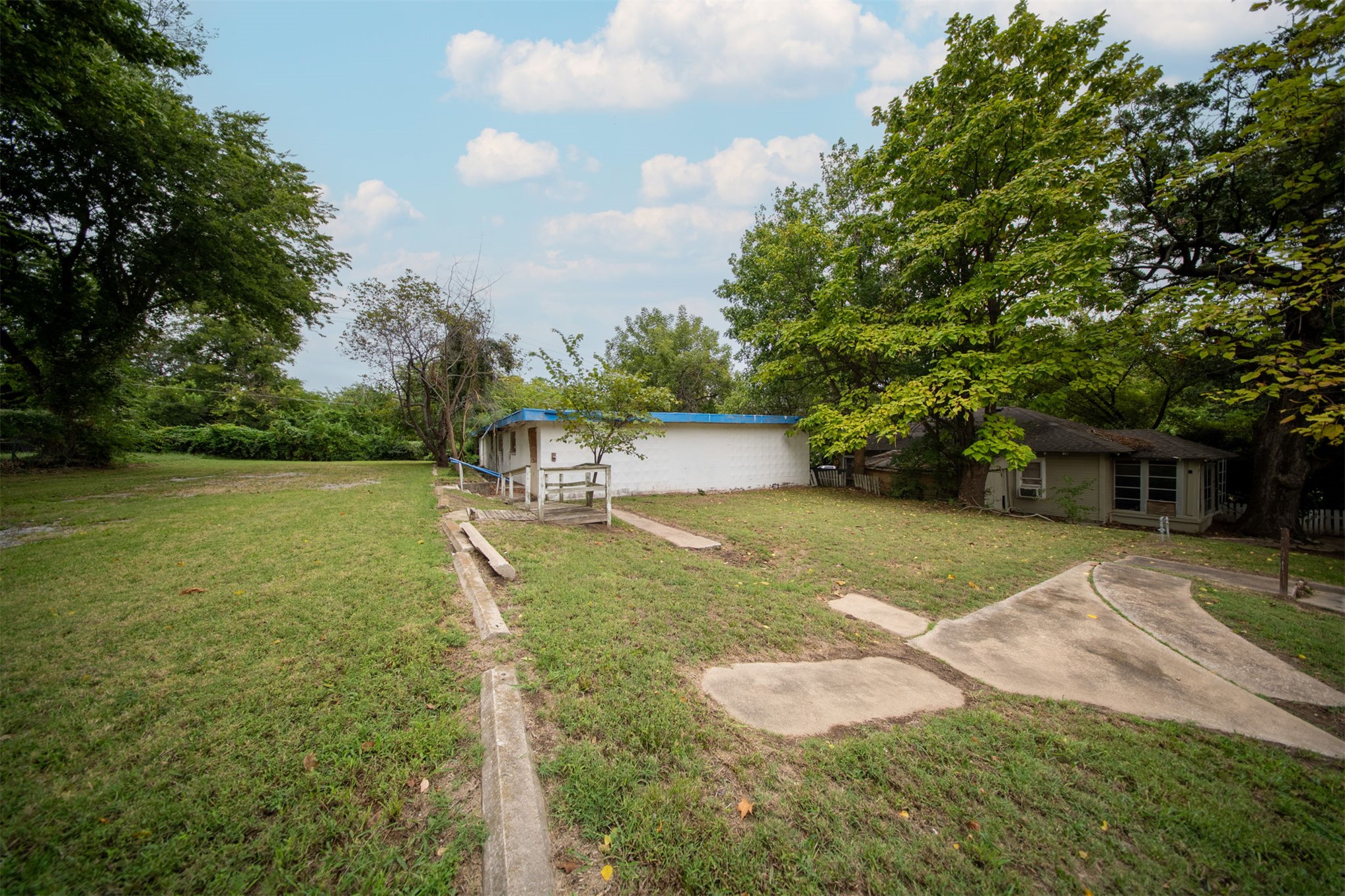 1407 W Bowen Place Property Photo 3