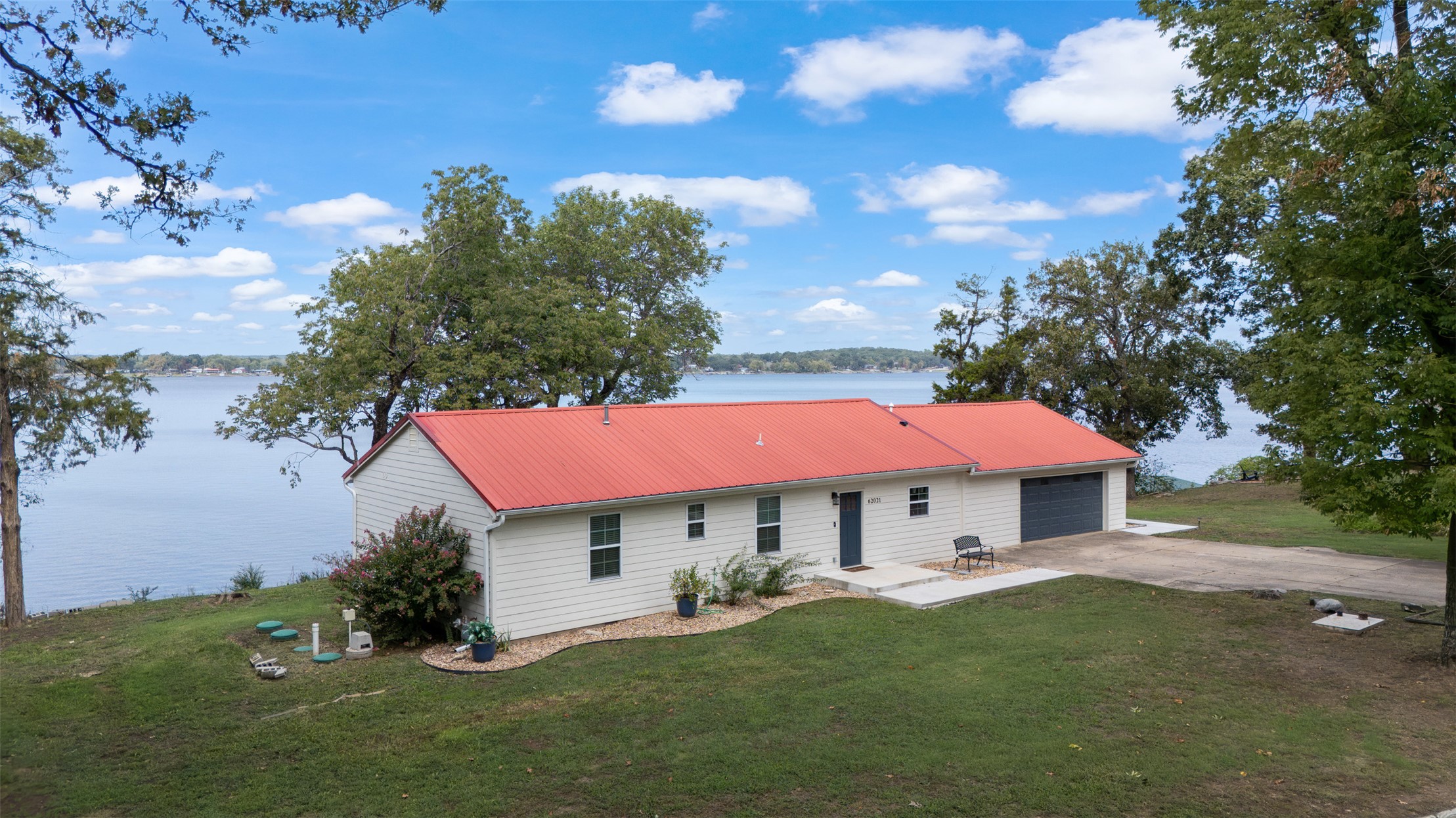 62021 E 260 Road Property Photo 1