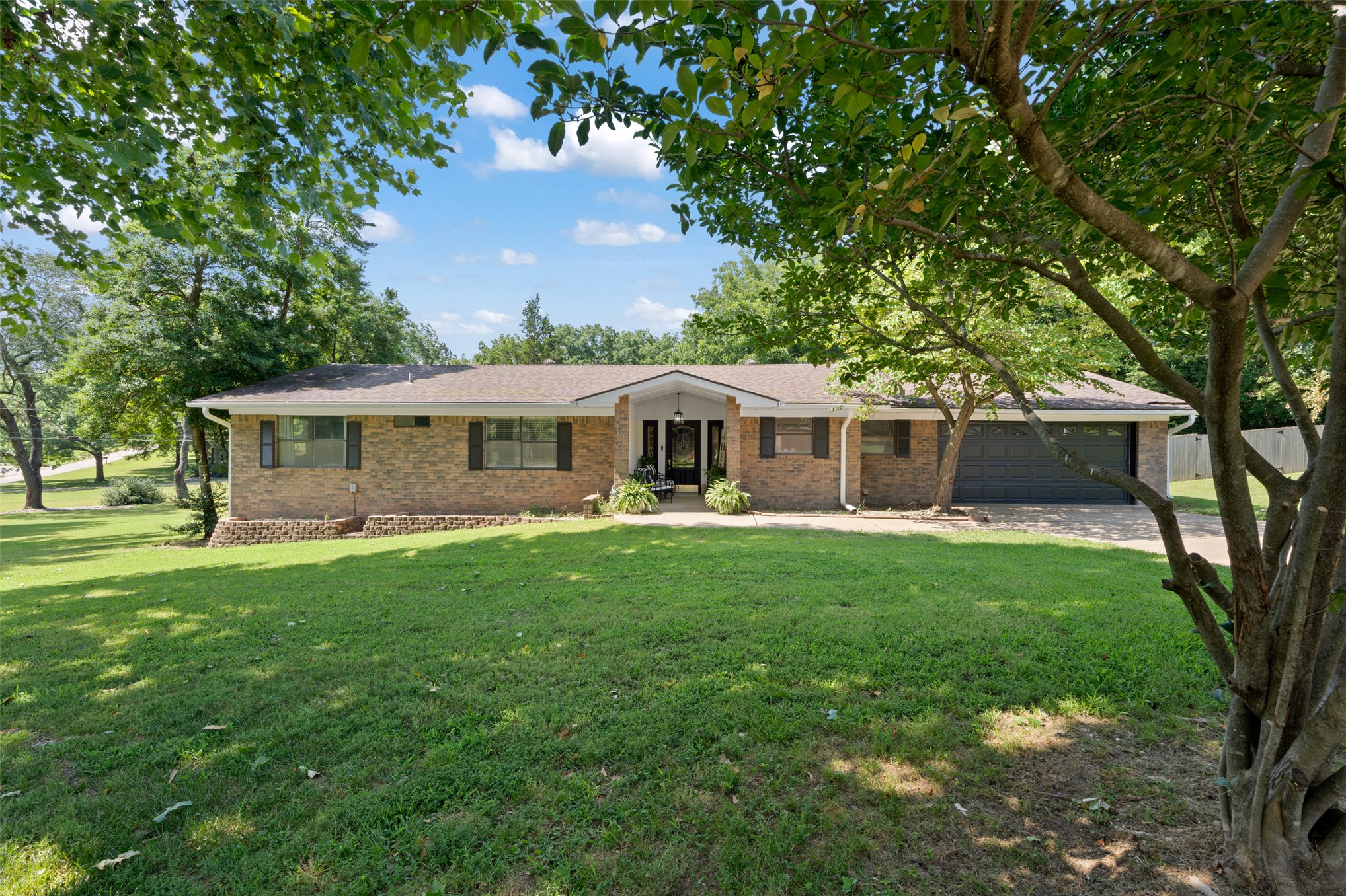 1014 S Sycamore Drive Property Photo 1