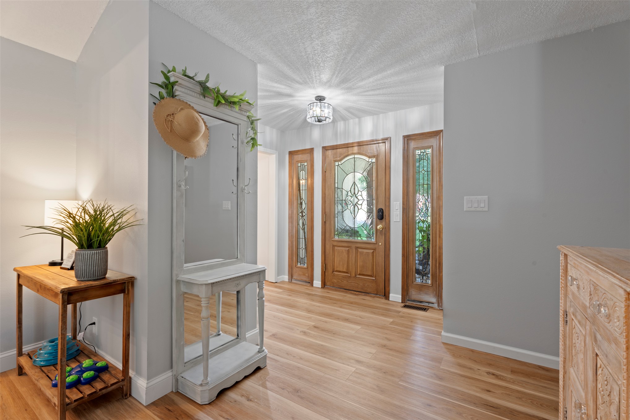 1014 S Sycamore Drive Property Photo 11