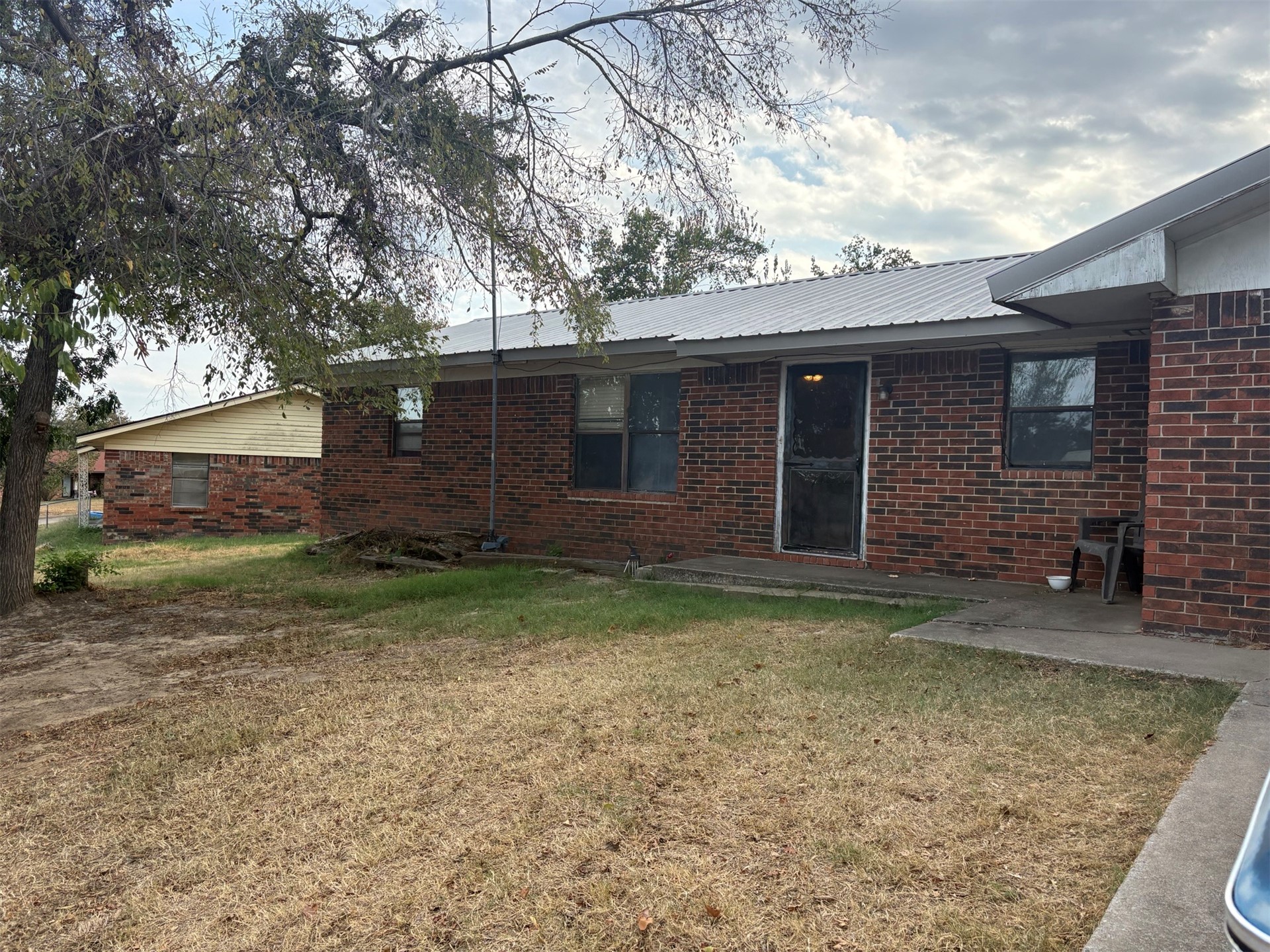 1013 E Jefferson Drive Property Photo 1