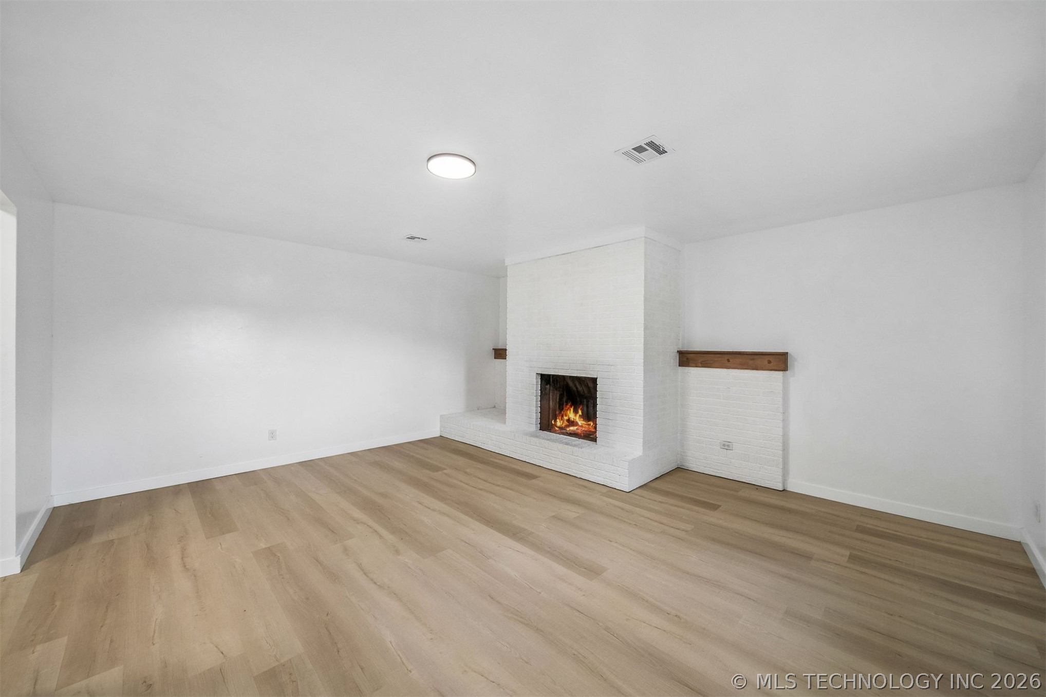 800 W 6th Property Photo 8