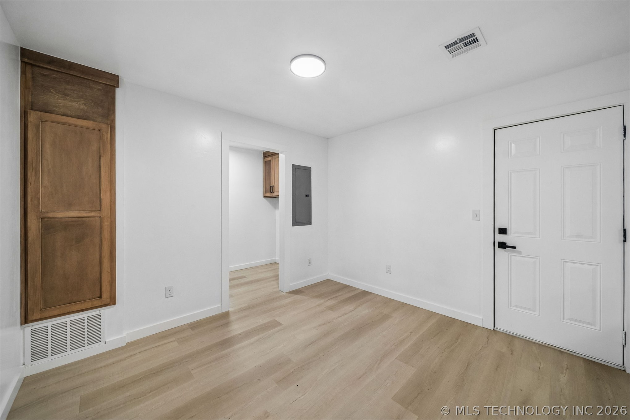 800 W 6th Property Photo 18