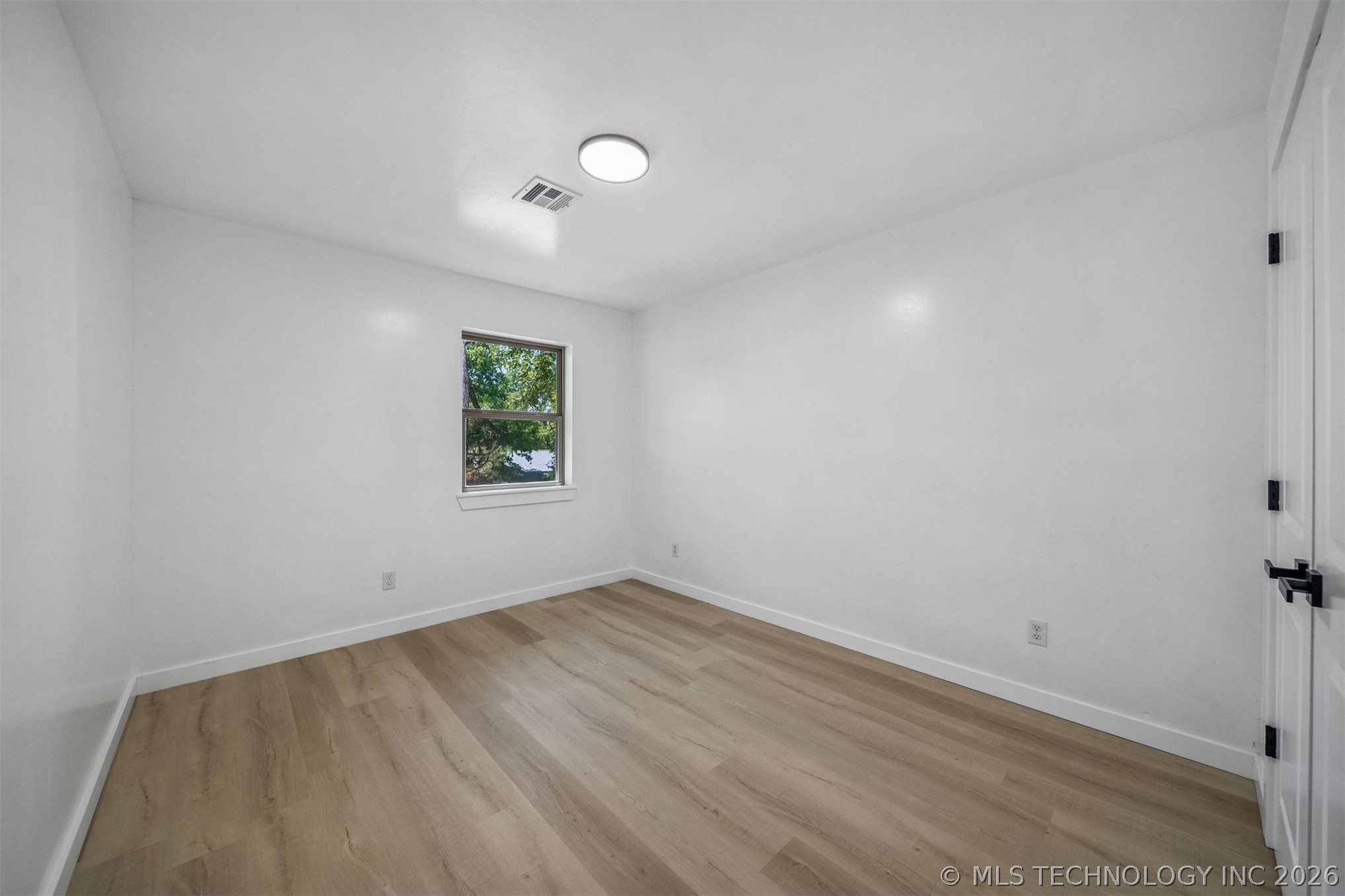 800 W 6th Property Photo 19