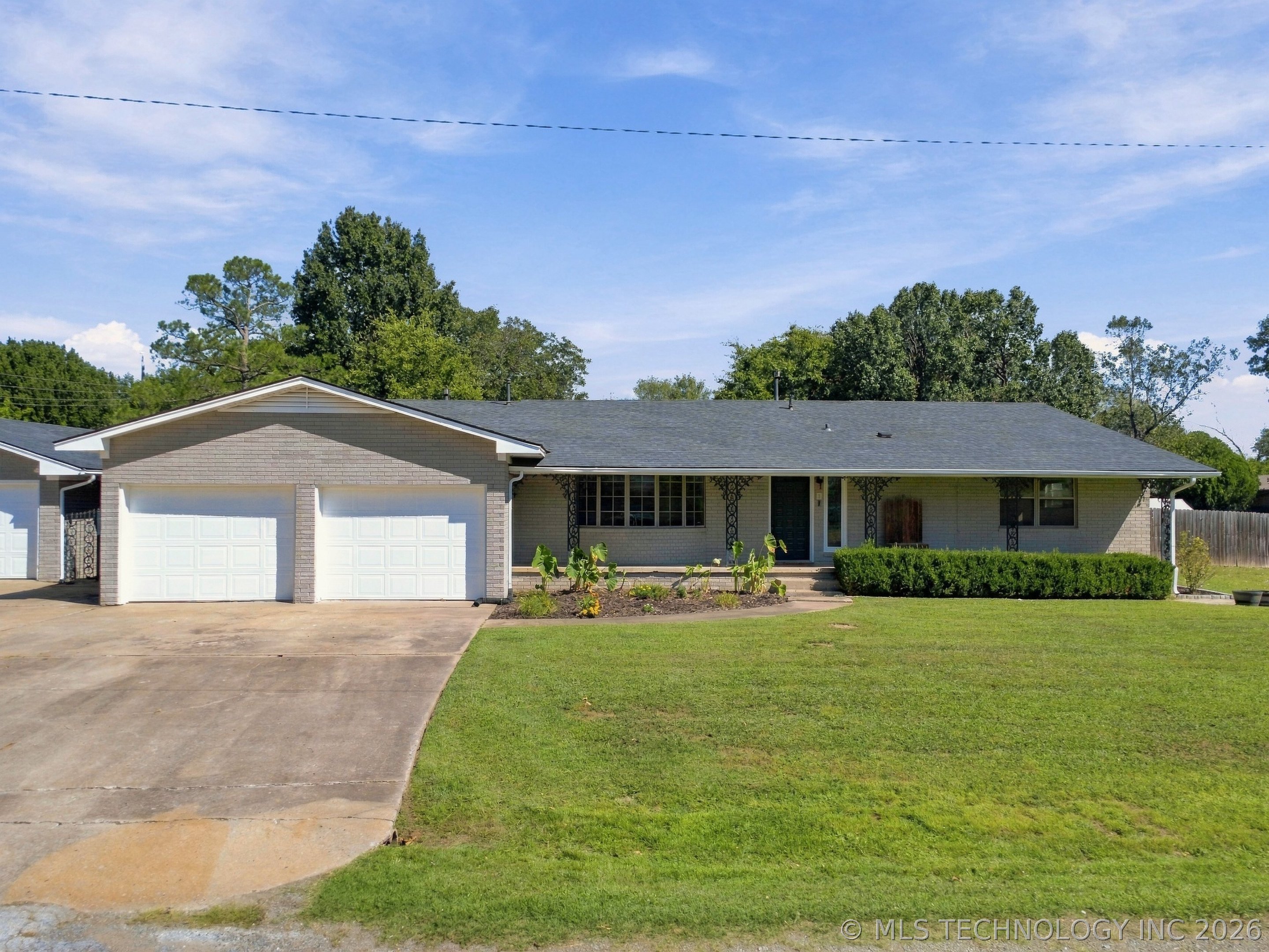 220 S Arizona Property Photo 1