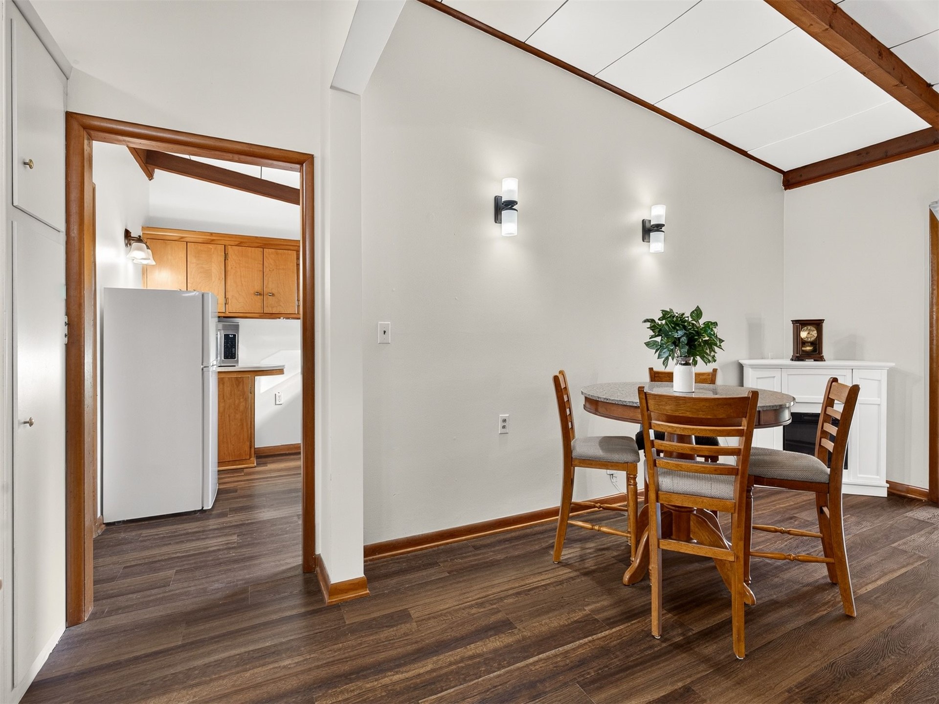 825 N Vancouver Avenue Property Photo 3