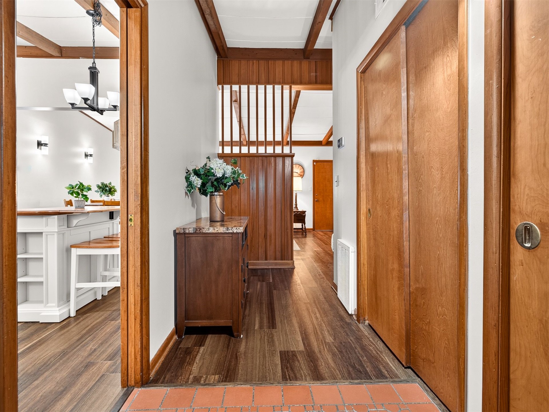 825 N Vancouver Avenue Property Photo 7