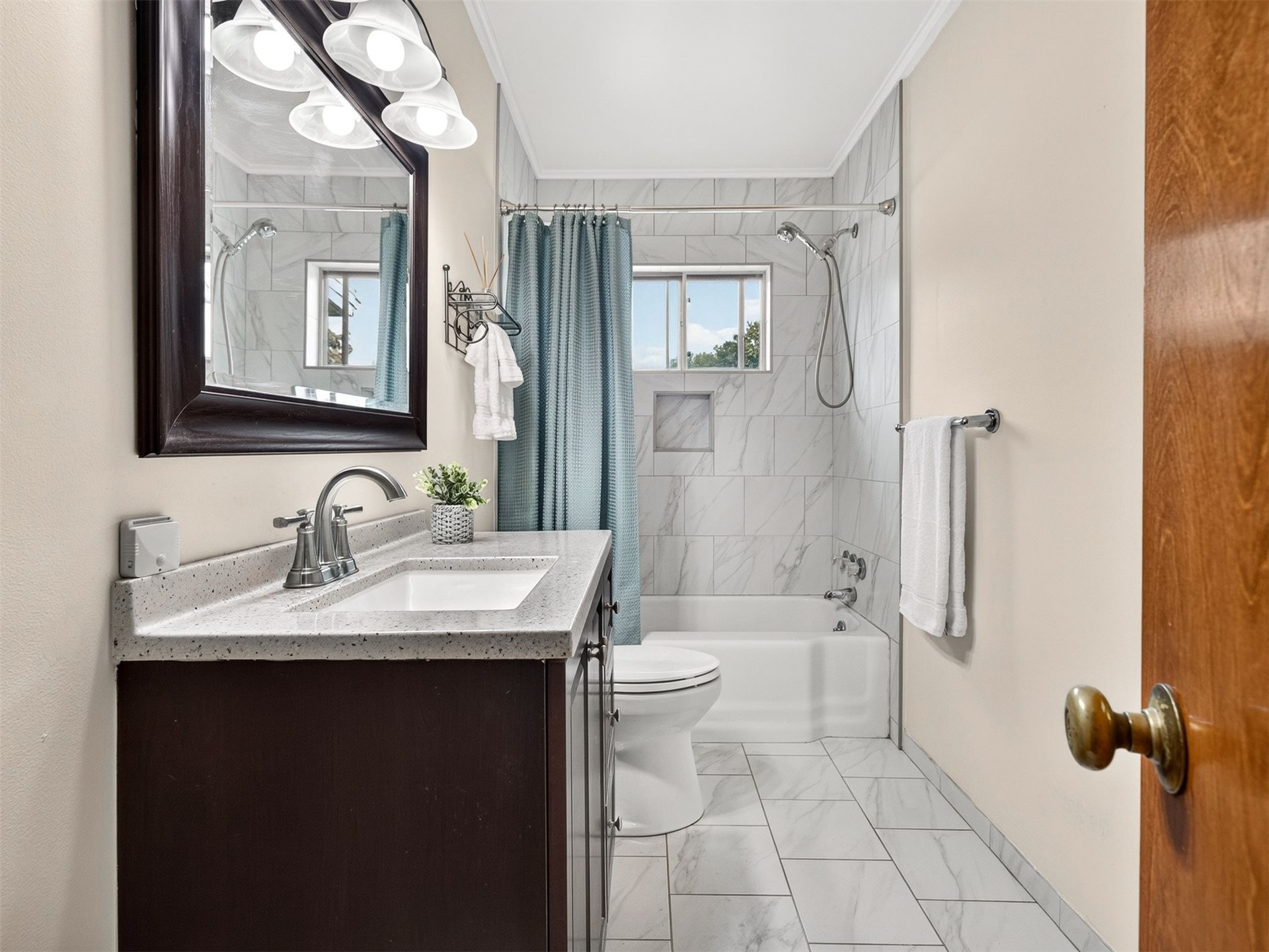 825 N Vancouver Avenue Property Photo 29