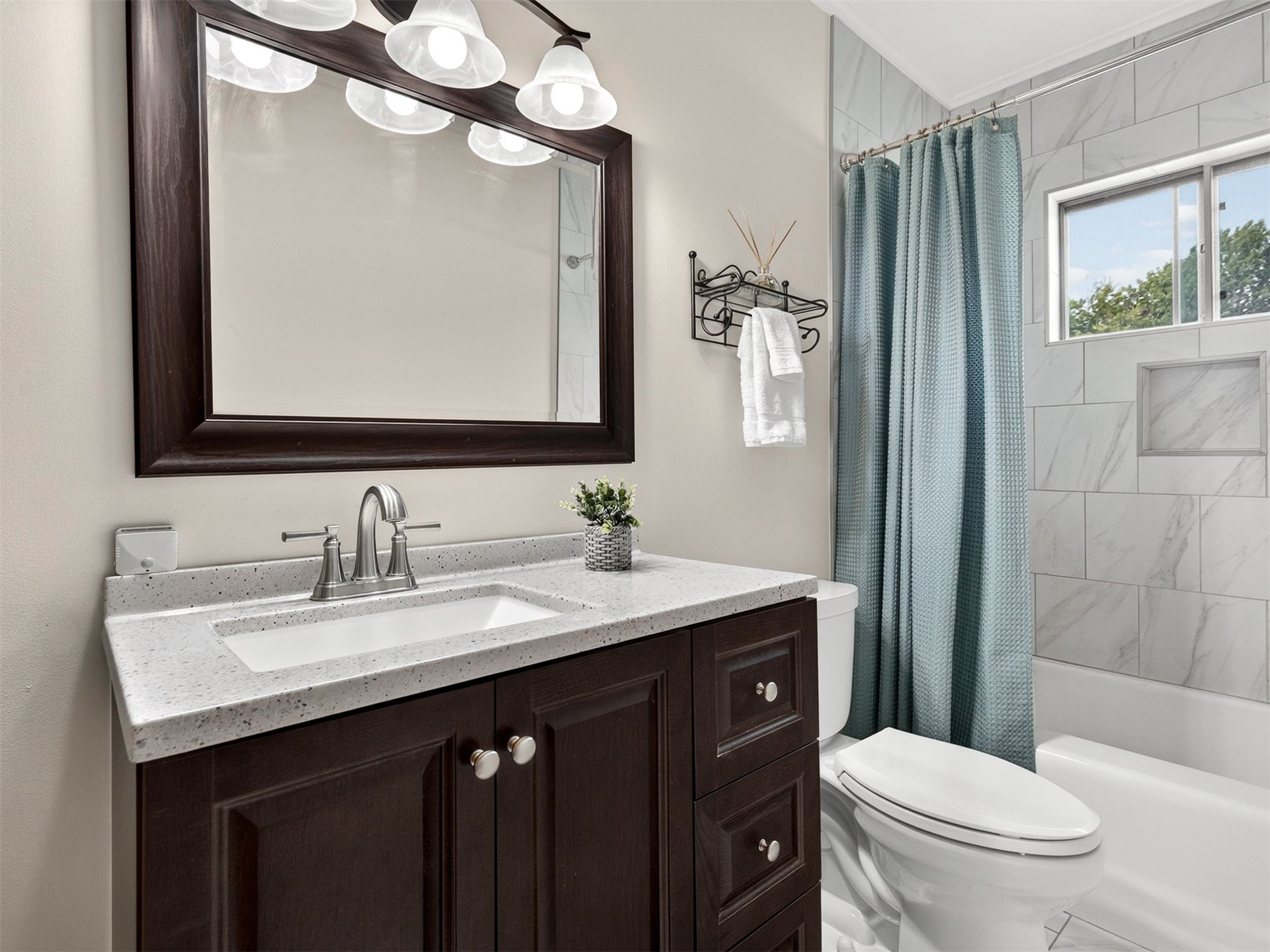 825 N Vancouver Avenue Property Photo 30