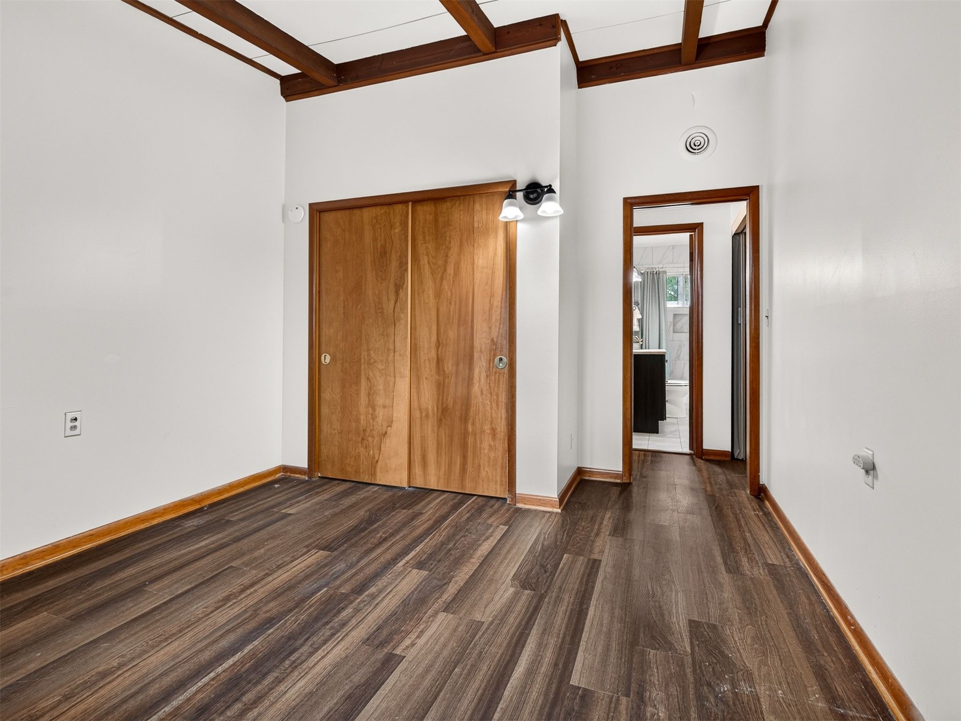 825 N Vancouver Avenue Property Photo 32