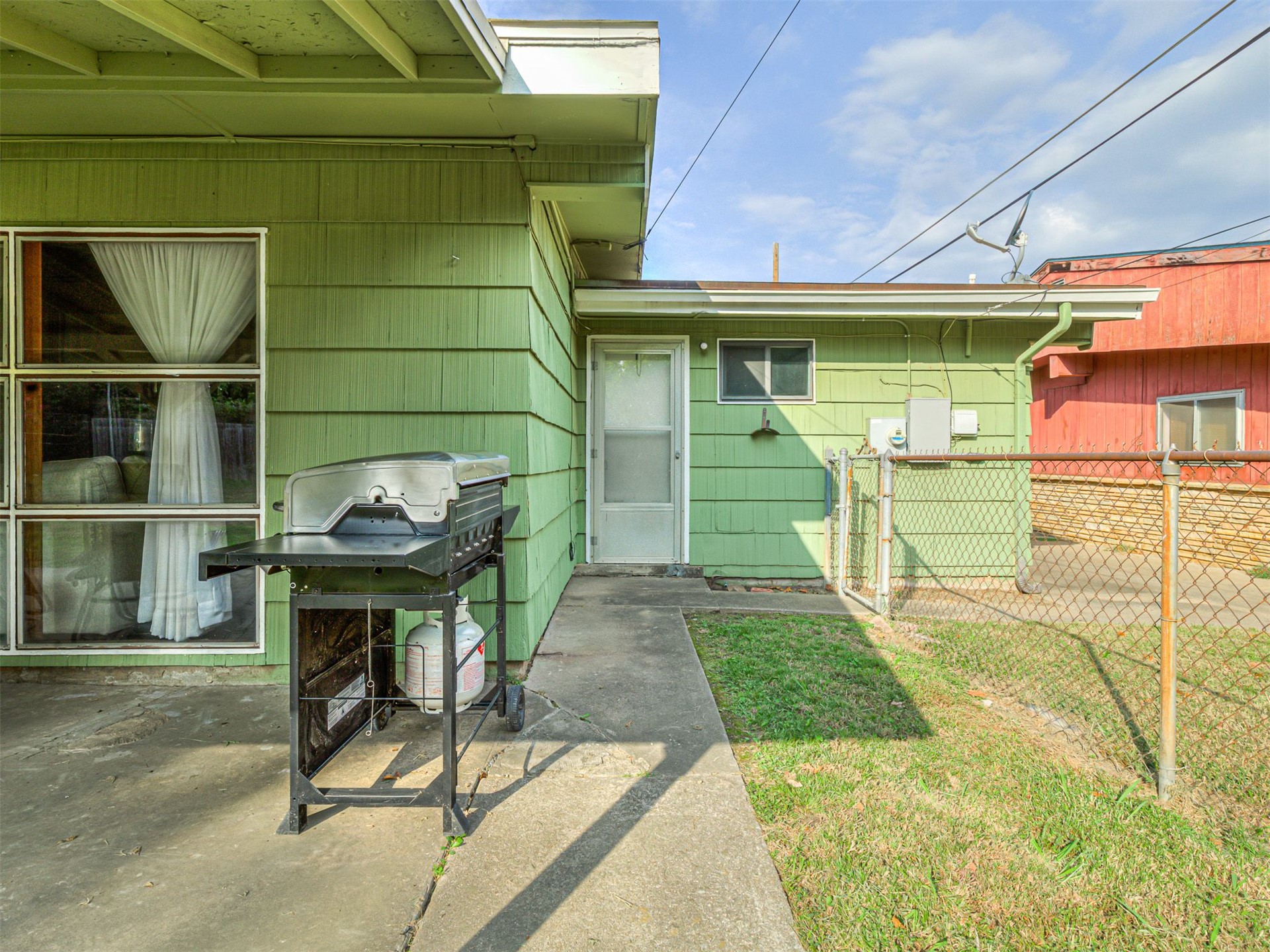 825 N Vancouver Avenue Property Photo 36