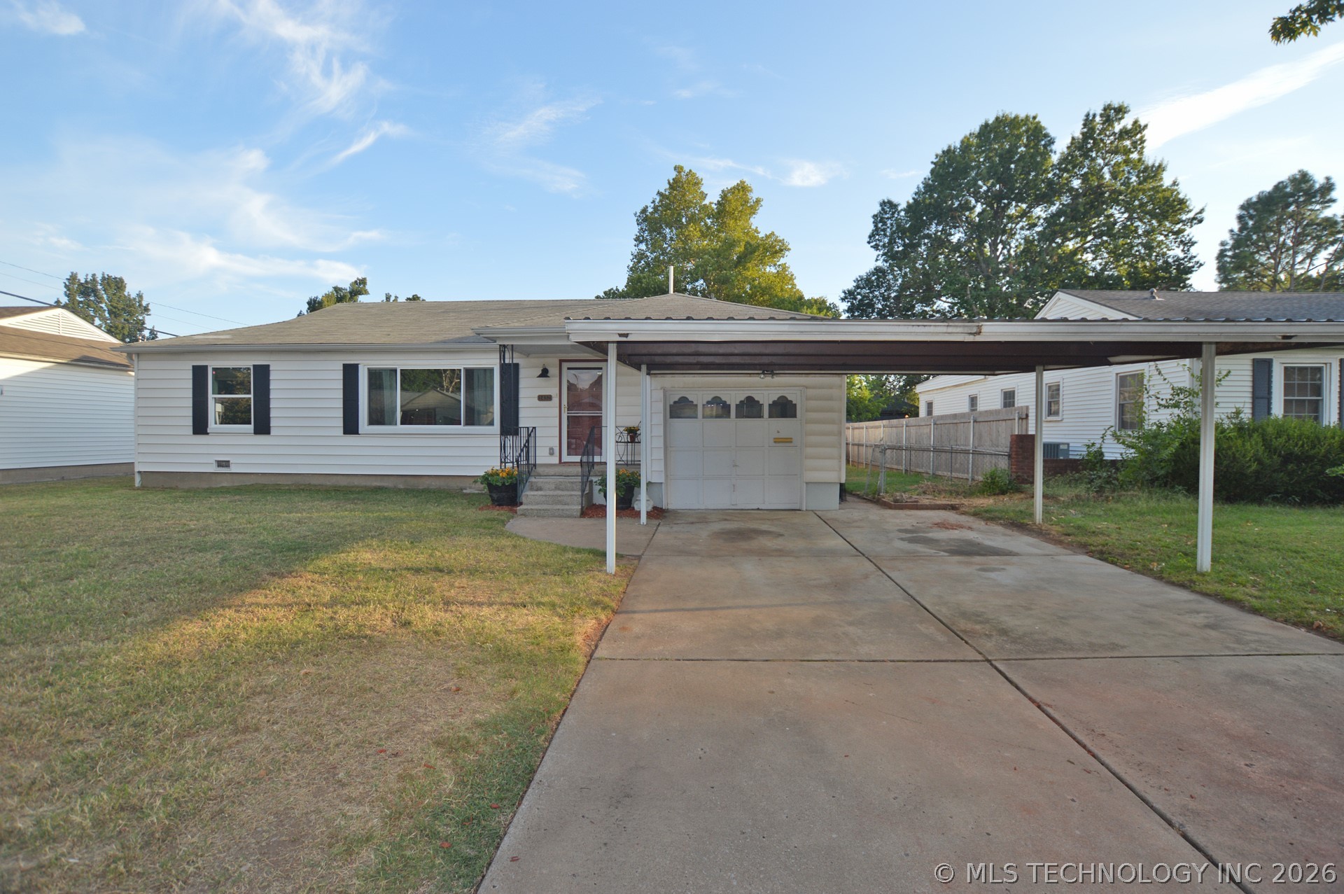 1432 E 50th Street Property Photo 2