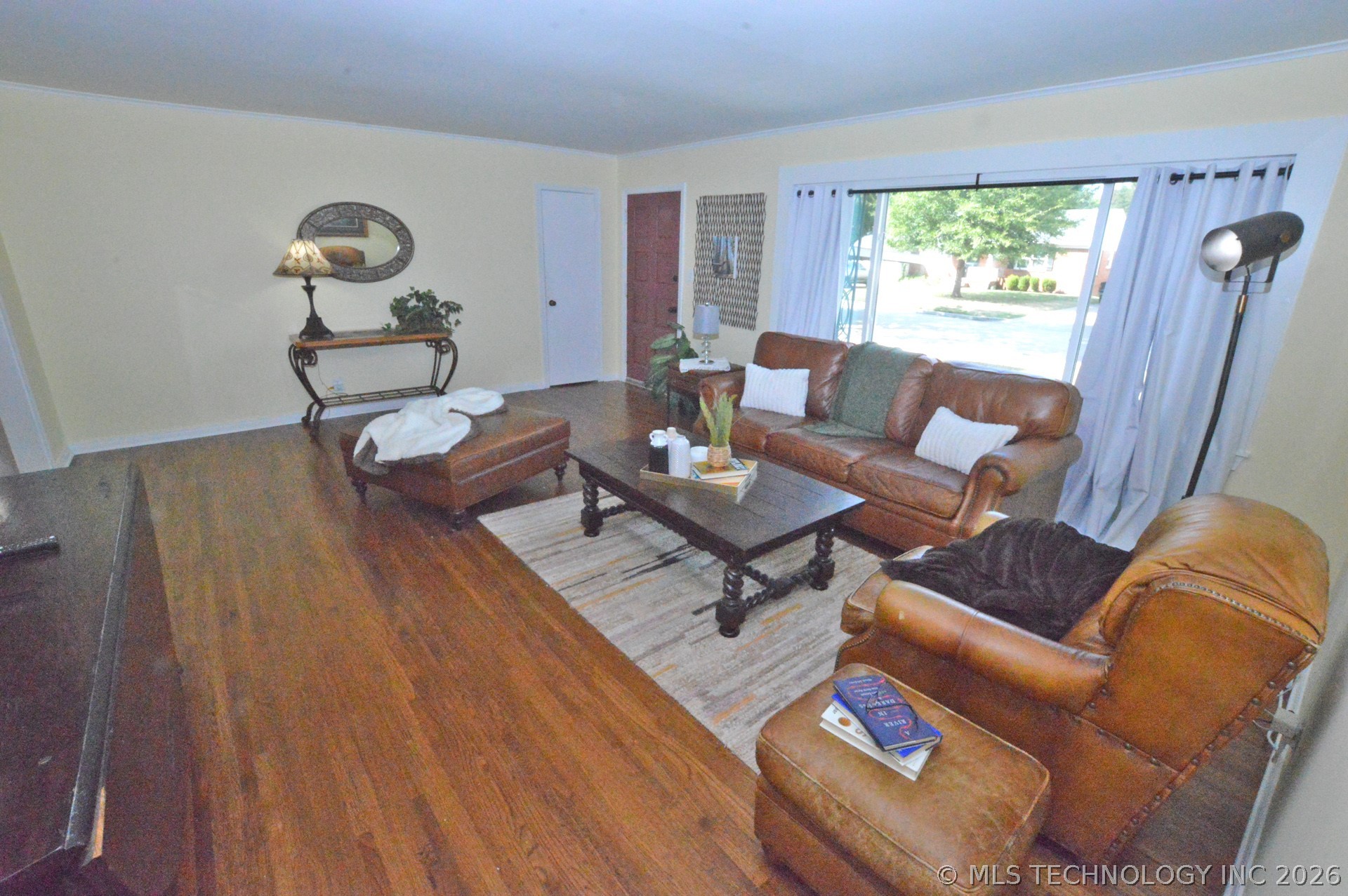 1432 E 50th Street Property Photo 3
