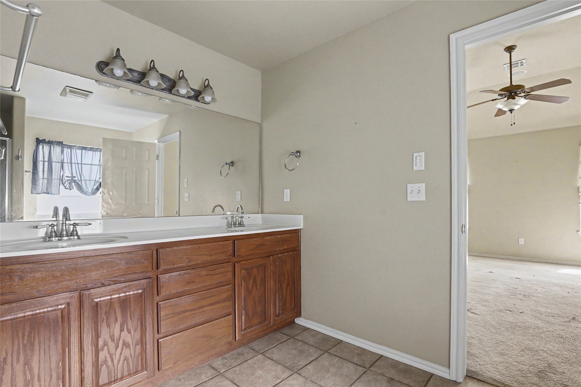 20230 E 50th Place Property Photo 25