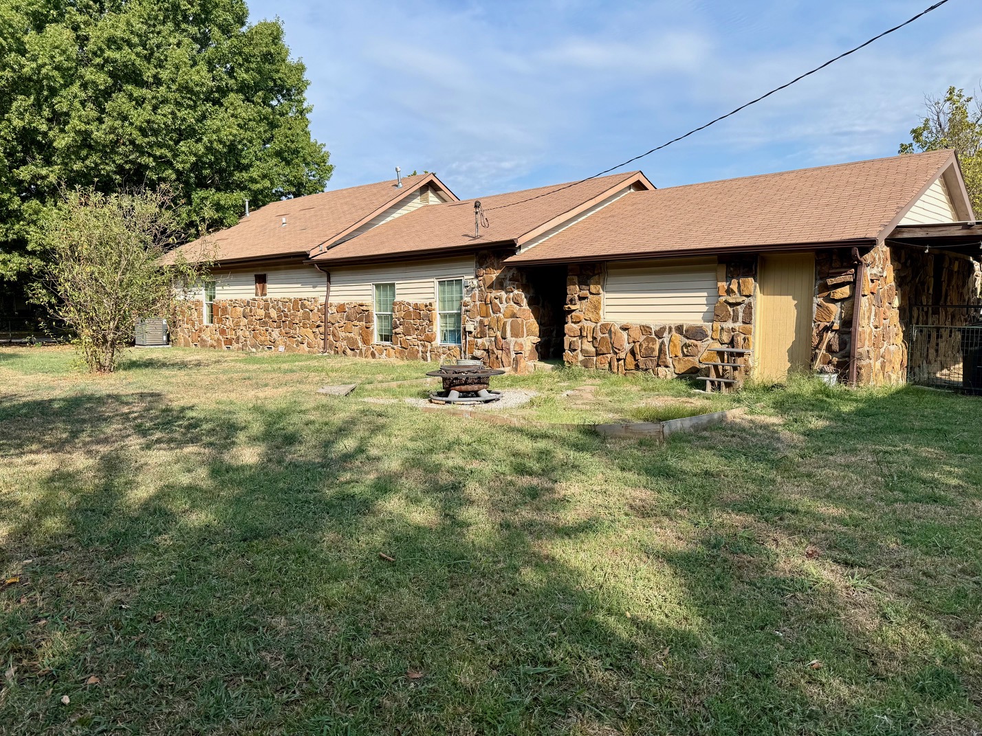 103 S Holly Street Property Photo 3