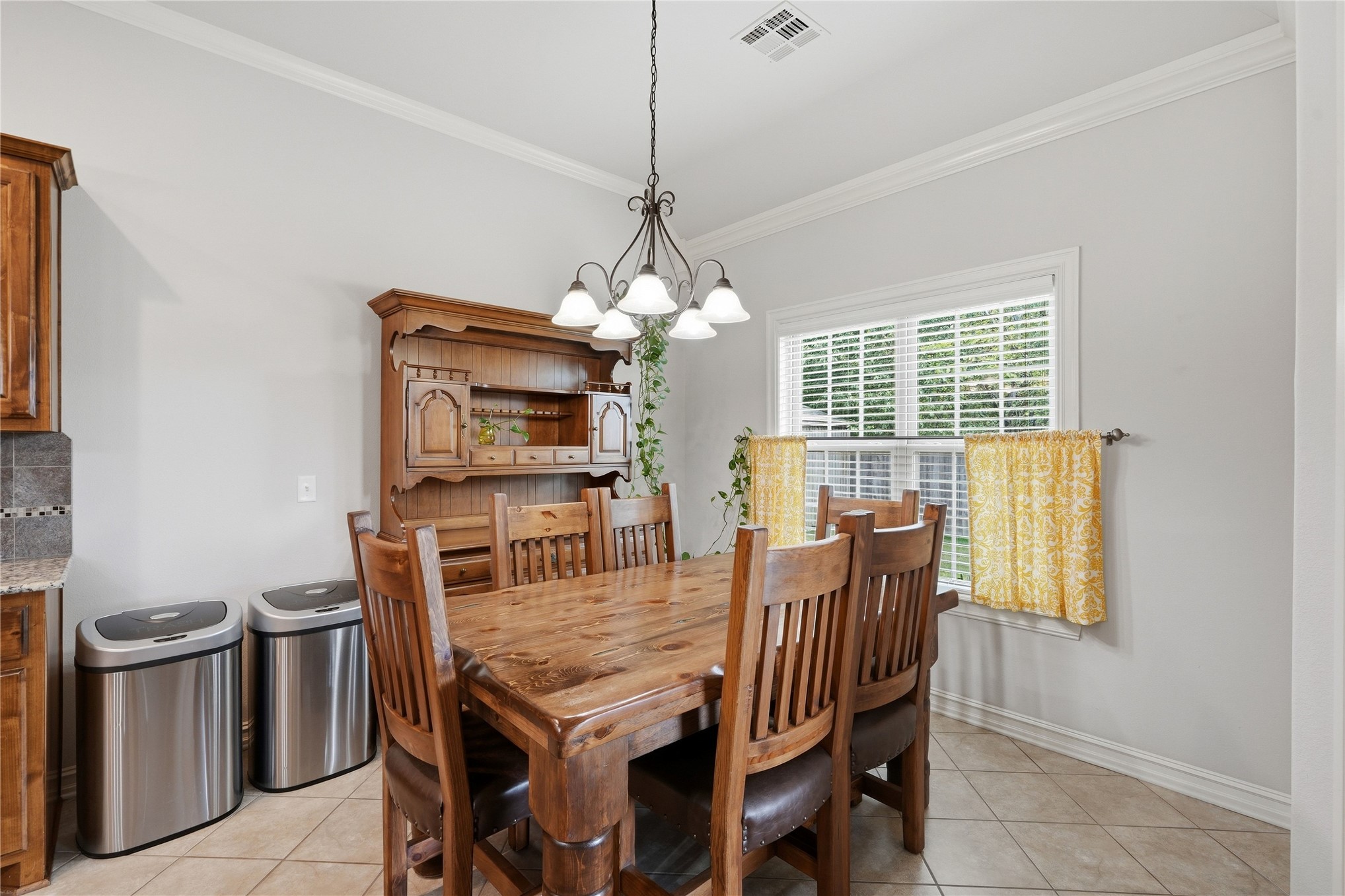 13419 S Poplar Street Property Photo 10