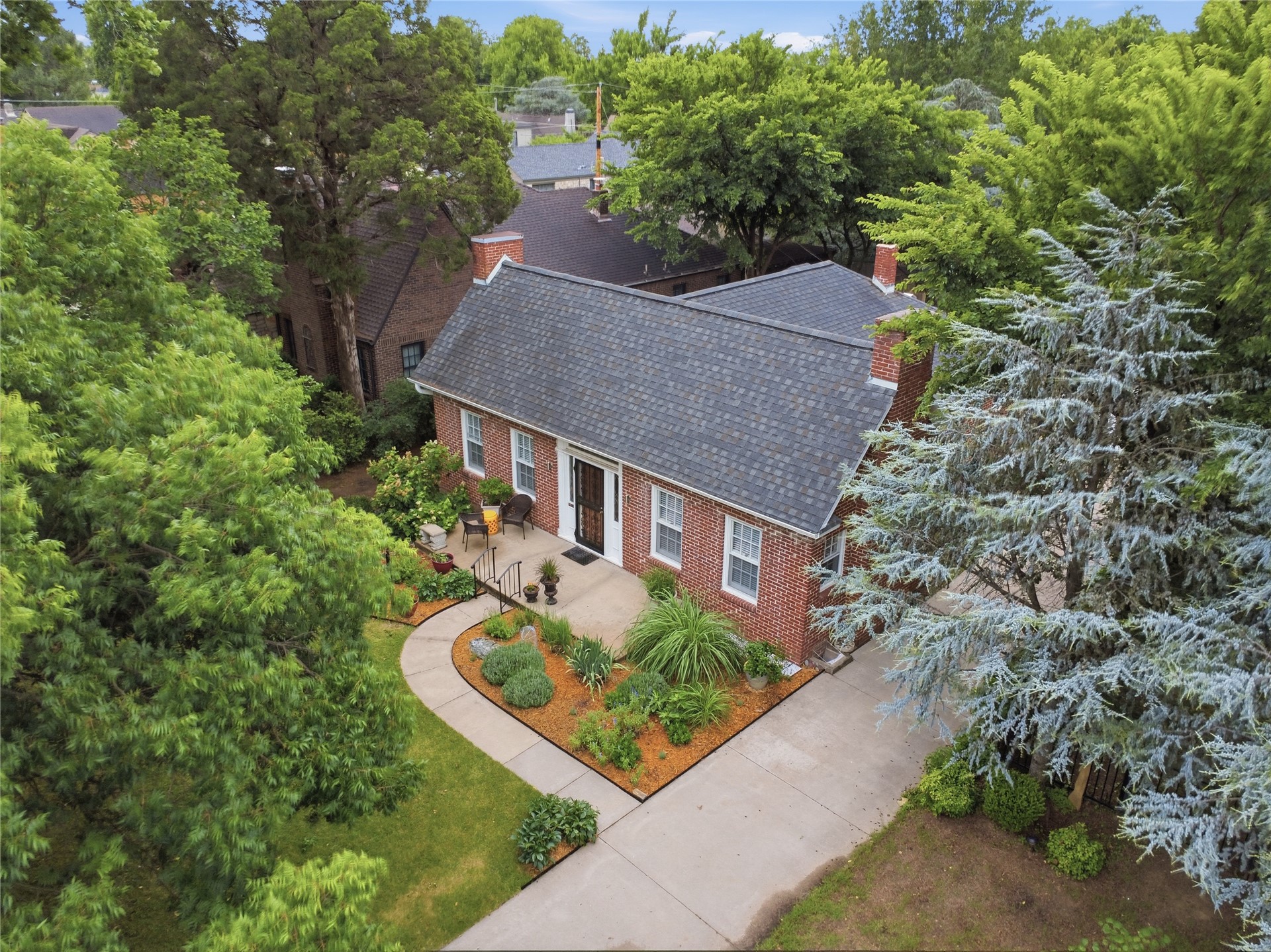 1740 S College Avenue Property Photo 3