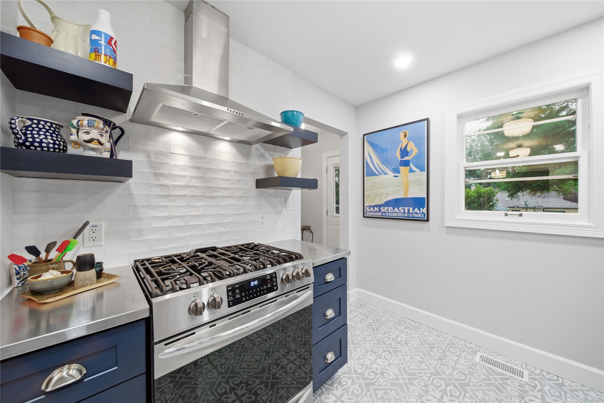 1740 S College Avenue Property Photo 17