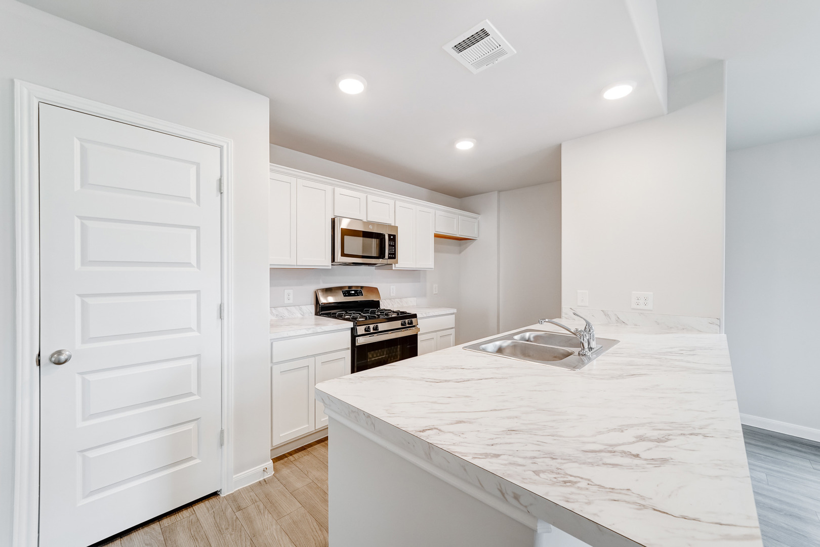 1182 Bull Rush Circle Property Photo 4