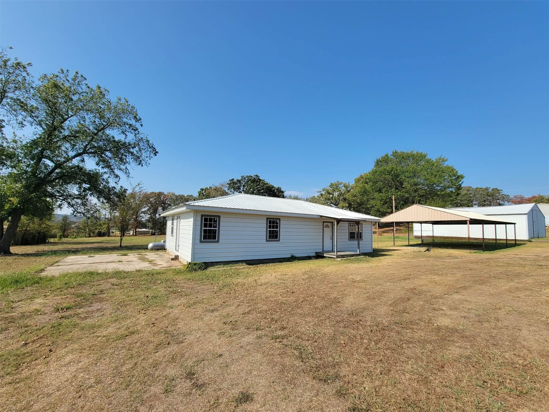 3540 E Cherokee Avenue Property Photo 2