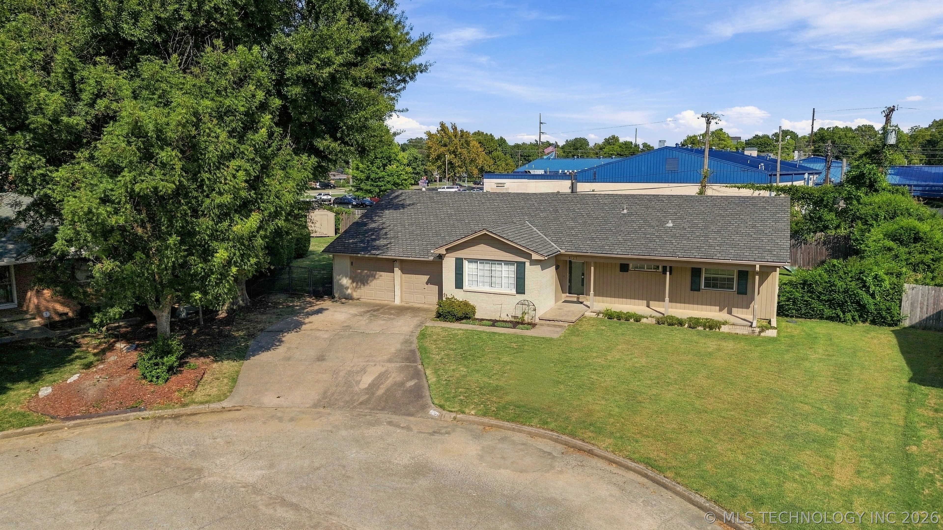 6127 S Victor Avenue Property Photo 4