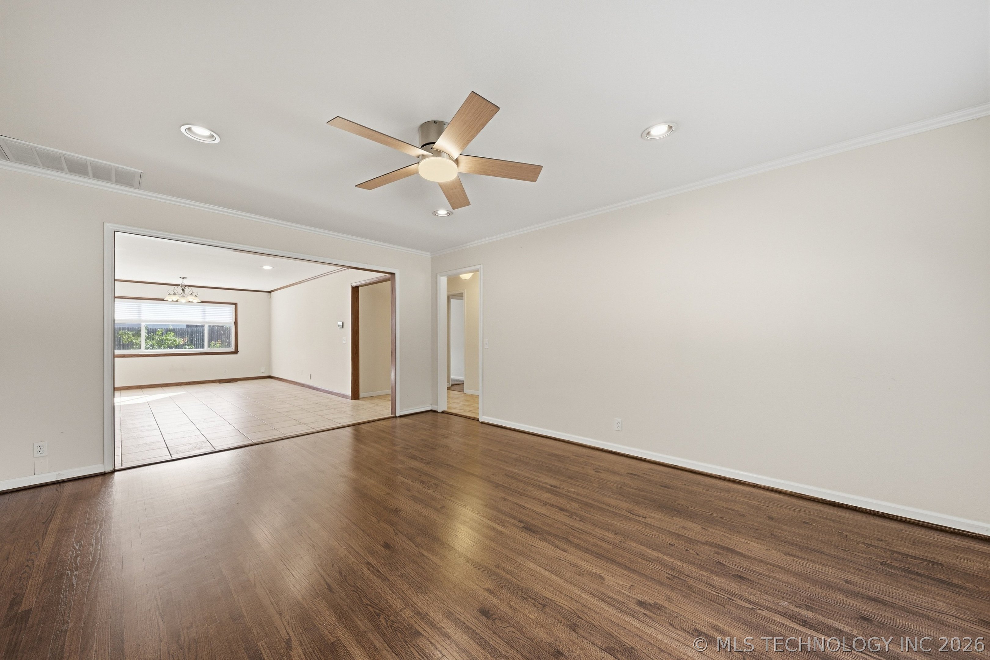 6127 S Victor Avenue Property Photo 8