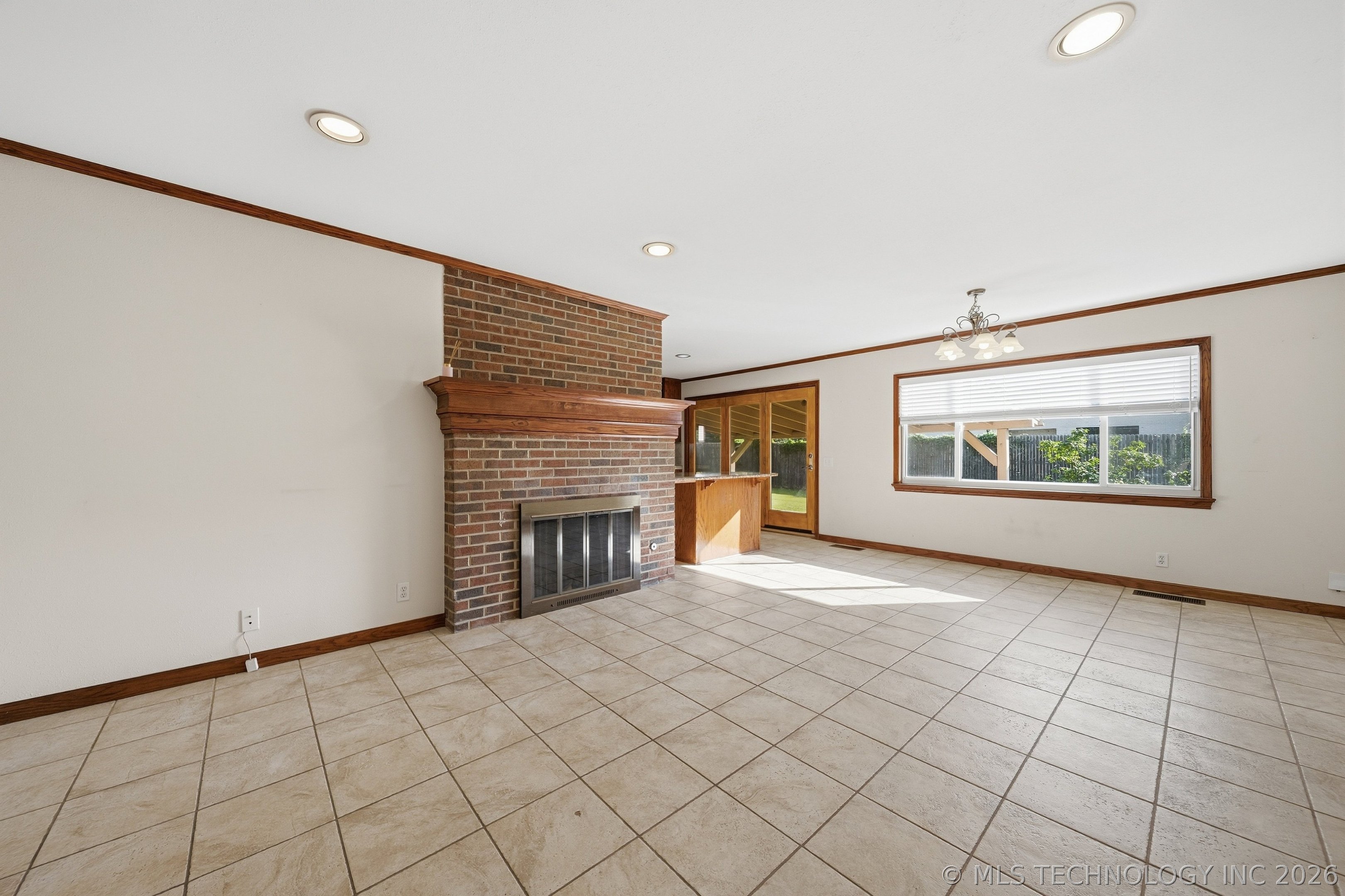6127 S Victor Avenue Property Photo 13