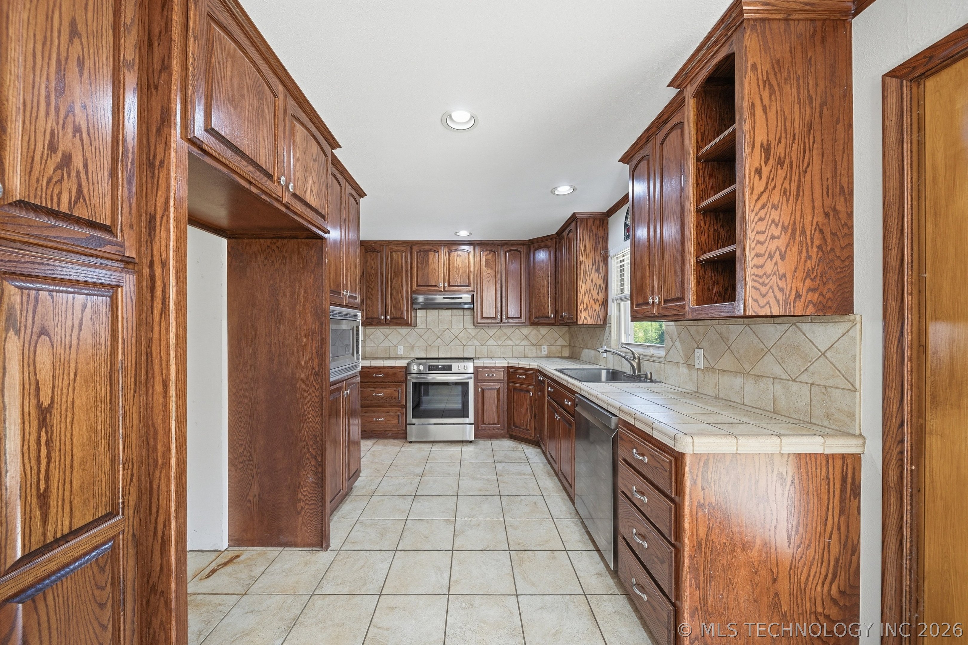 6127 S Victor Avenue Property Photo 18