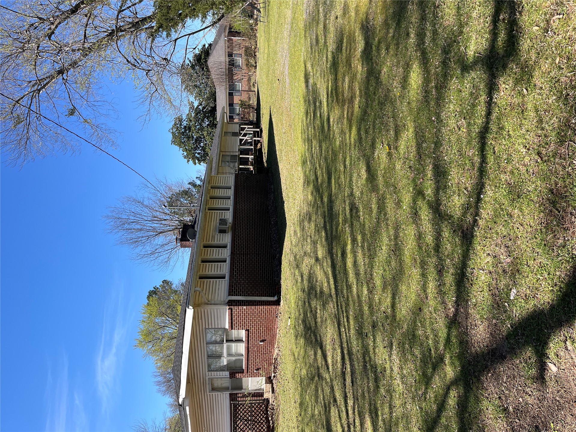 201 Nw Rose Property Photo 2