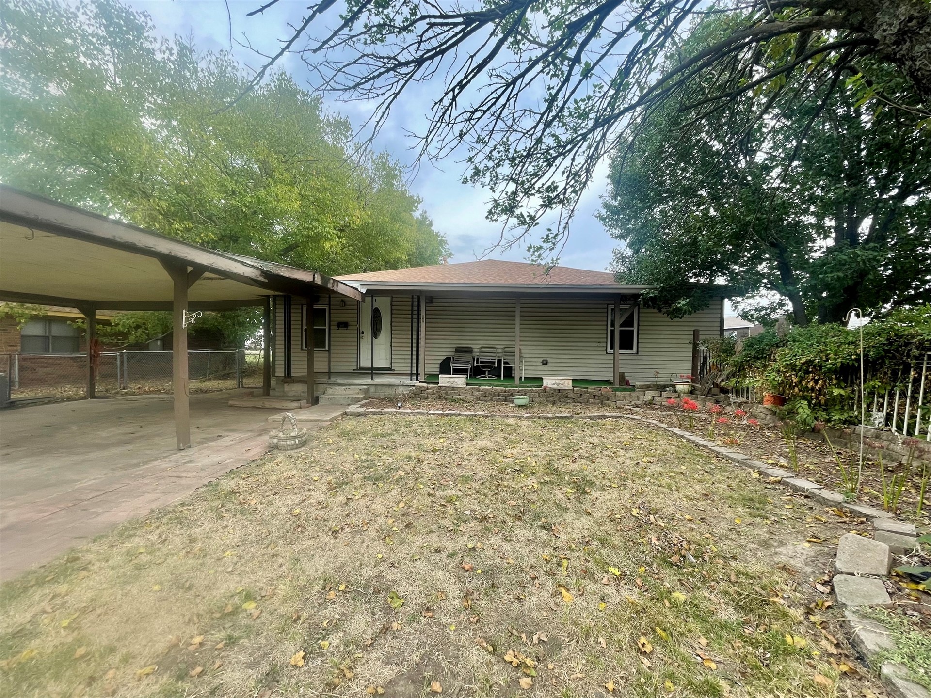 612 W 3rd Street Property Photo 1