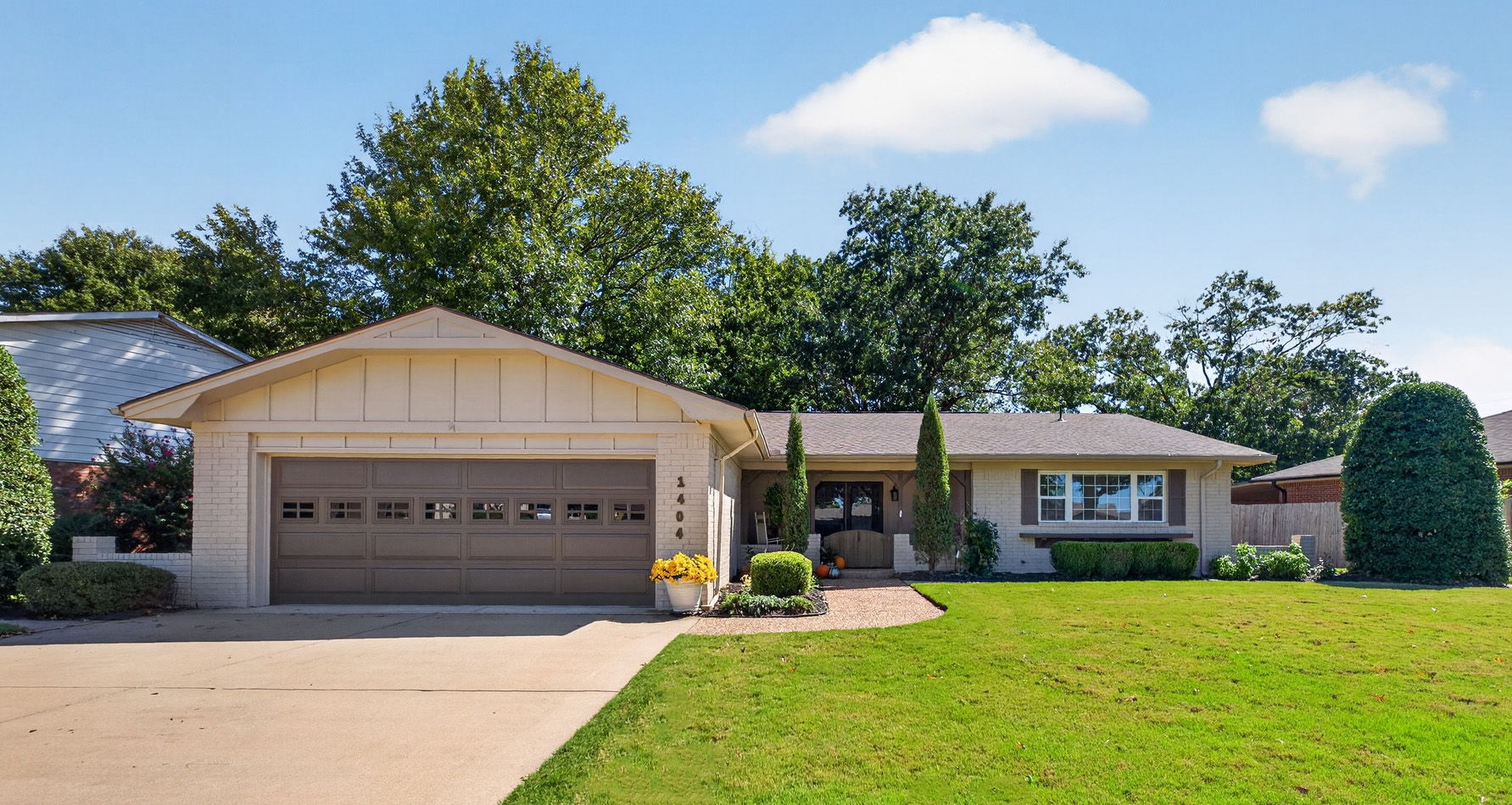 1404 N Choctaw Place Property Photo 1