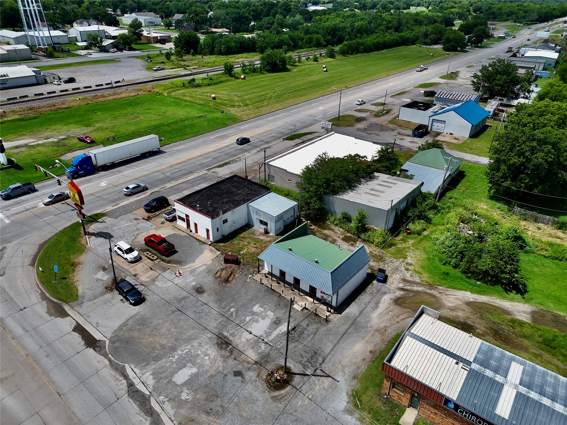 102 N Chouteau Property Photo 1