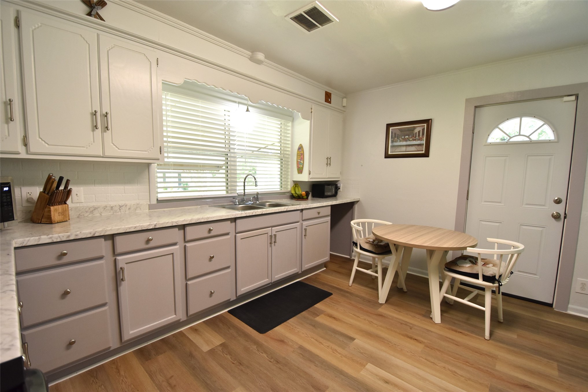 1612 Foster Avenue Property Photo 14