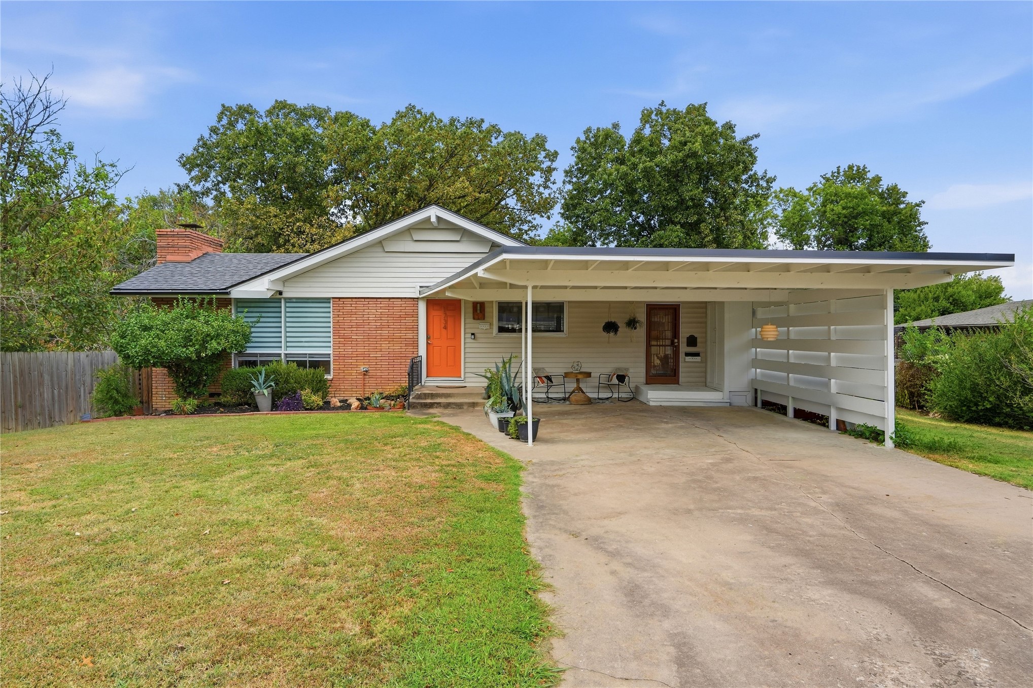 1734 S Erie Avenue Property Photo 1