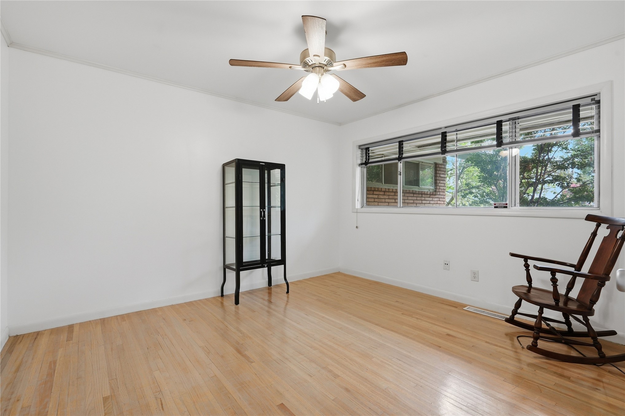 1734 S Erie Avenue Property Photo 18
