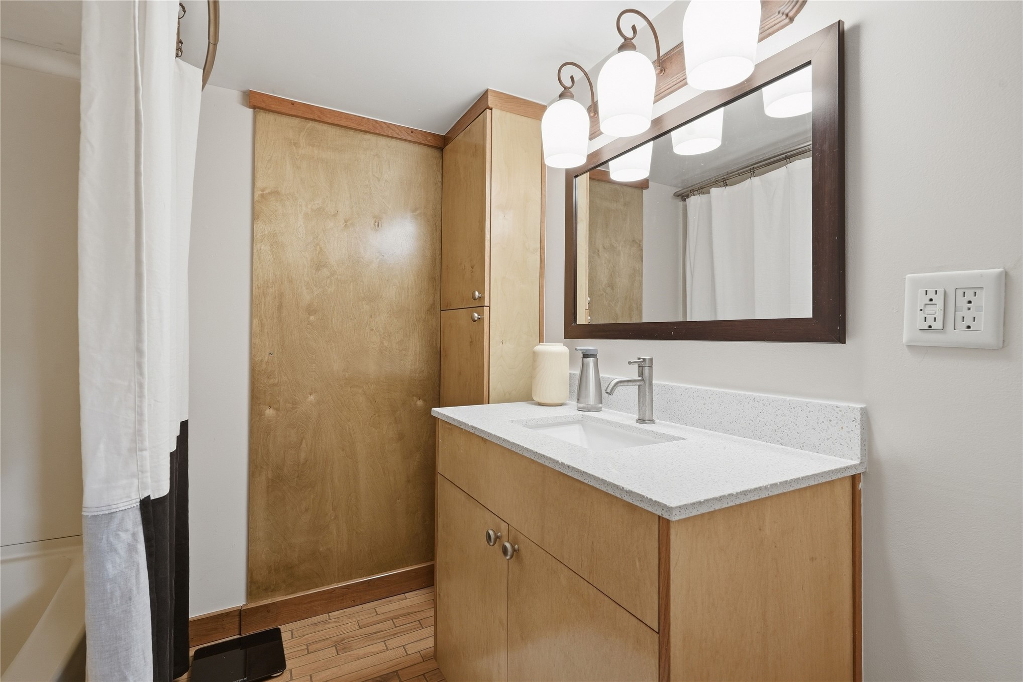 1734 S Erie Avenue Property Photo 28