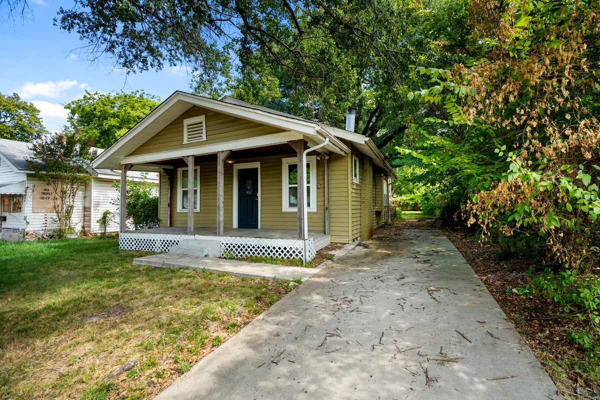 407 S Wheeling Avenue Property Photo 2