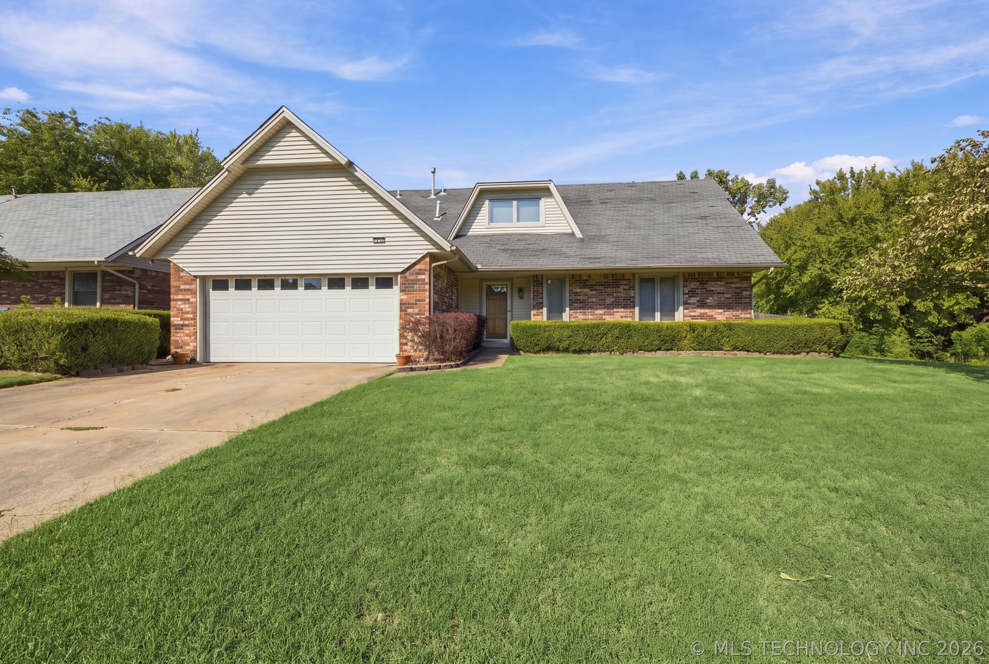 2412 W Fort Worth Street Property Photo 1