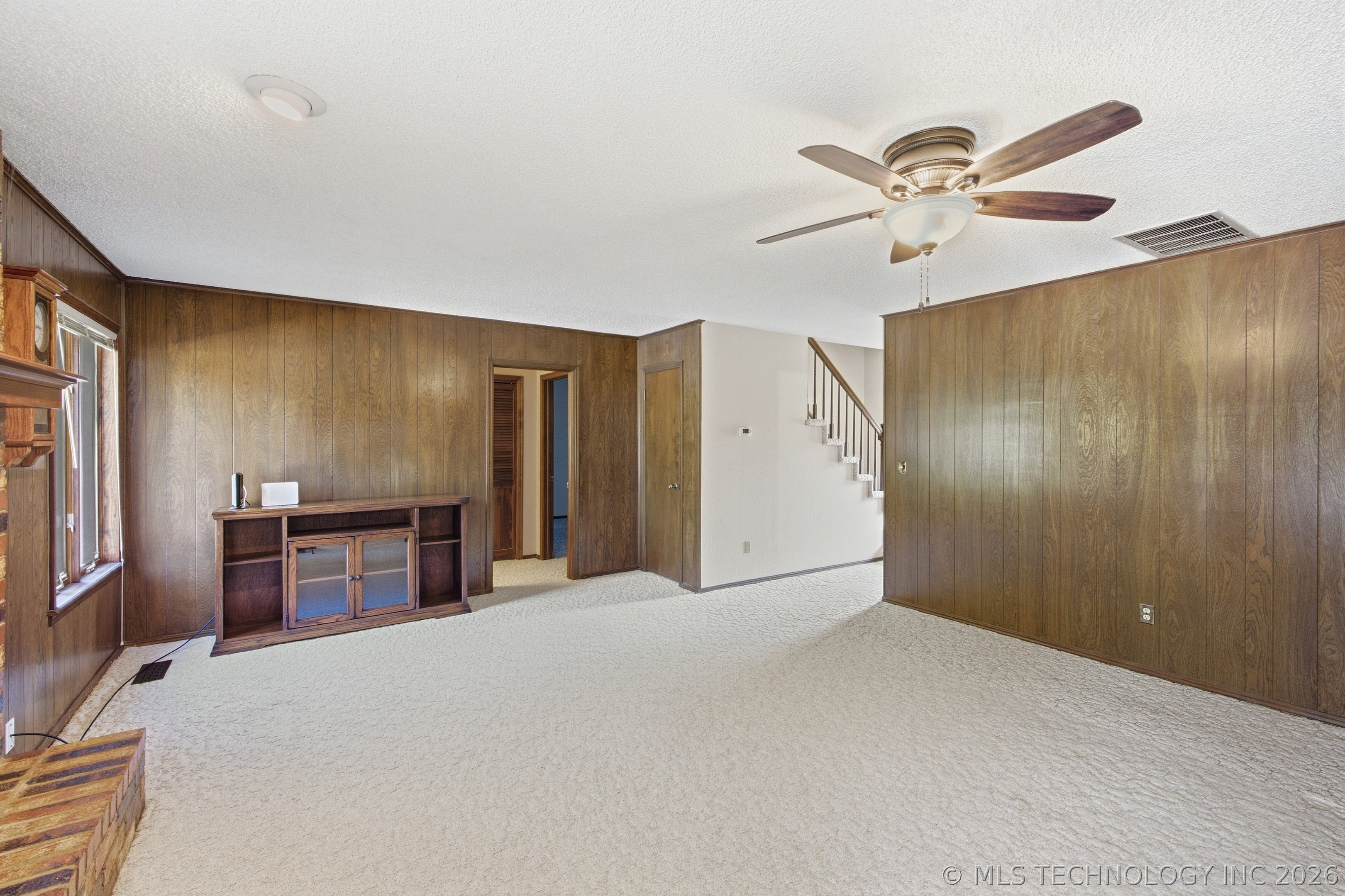 2412 W Fort Worth Street Property Photo 4