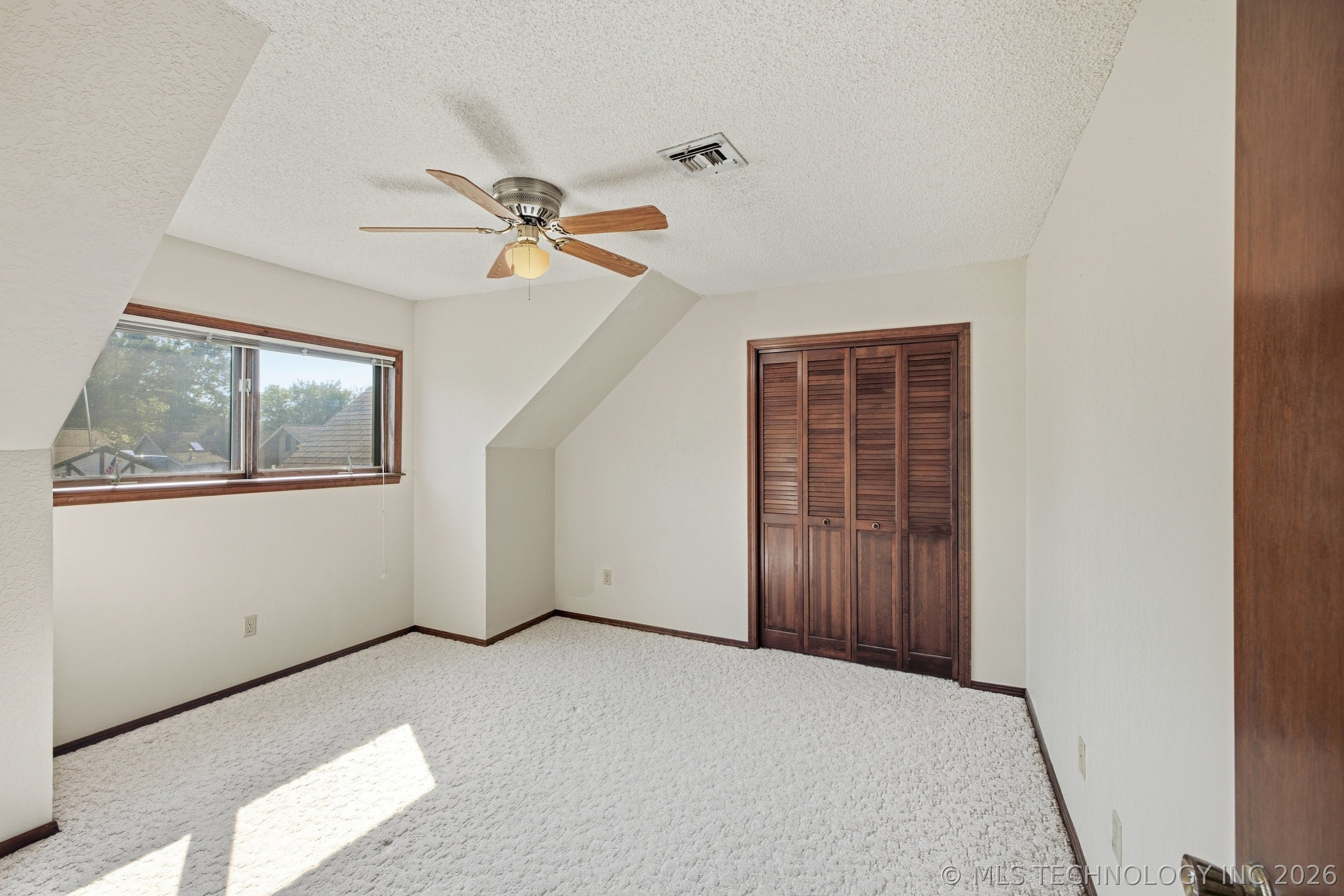 2412 W Fort Worth Street Property Photo 7