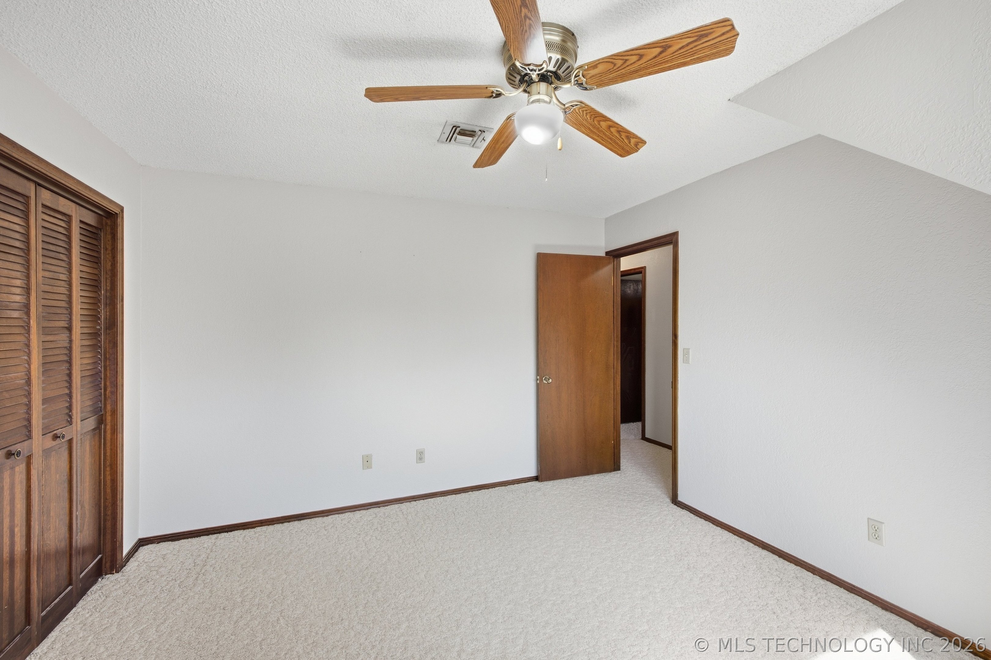 2412 W Fort Worth Street Property Photo 8