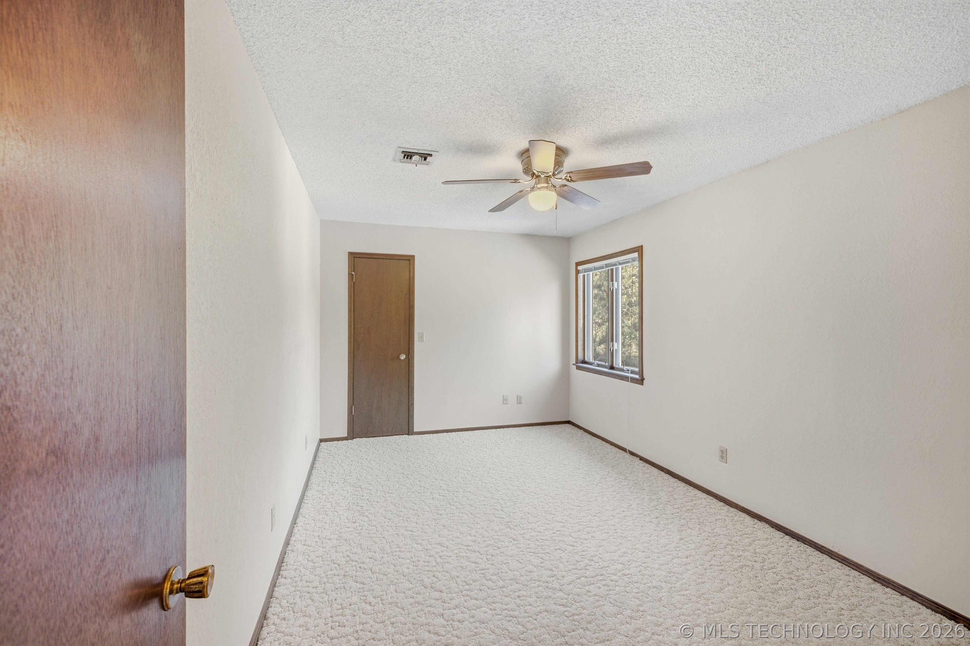 2412 W Fort Worth Street Property Photo 9