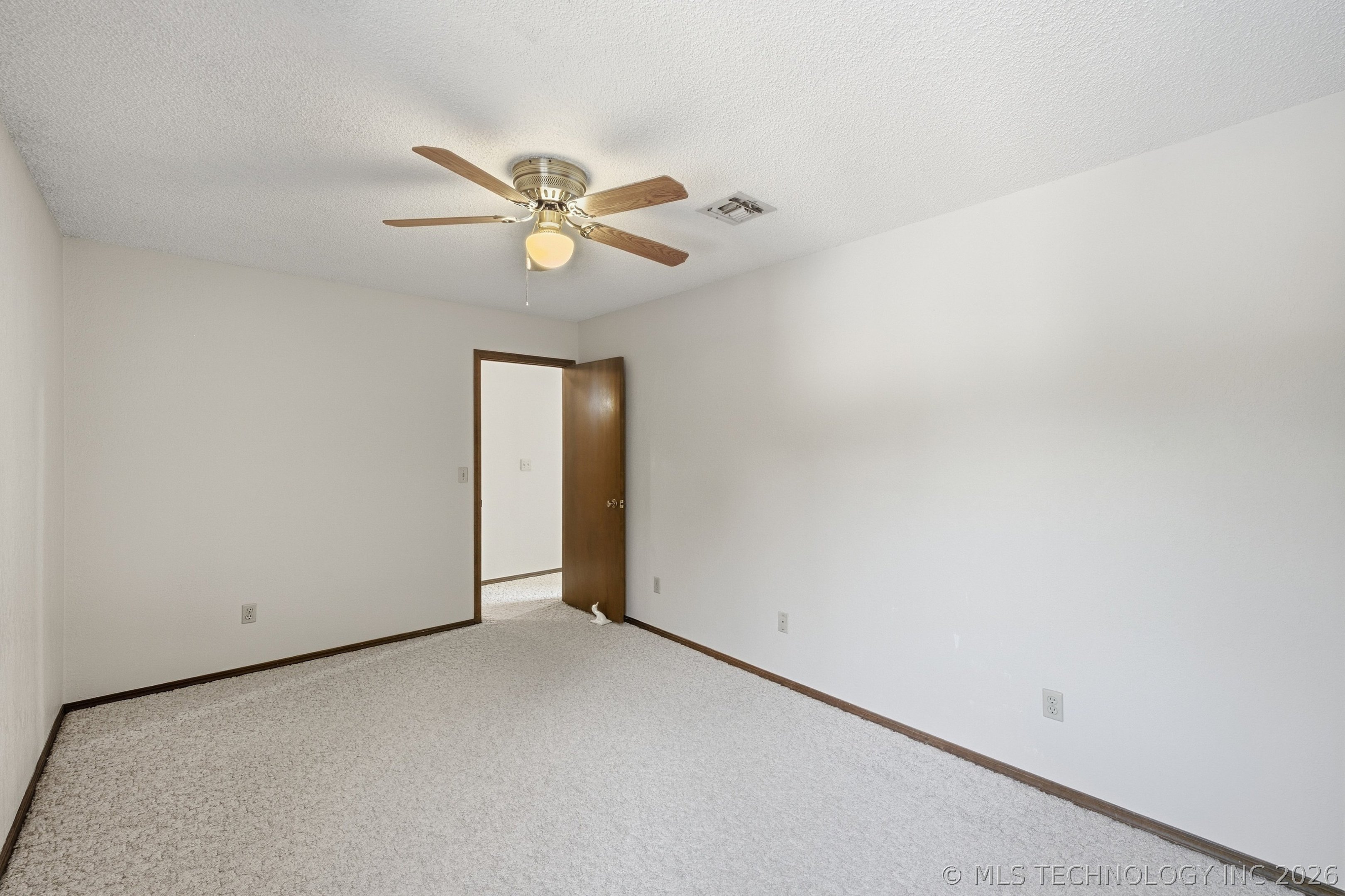 2412 W Fort Worth Street Property Photo 10