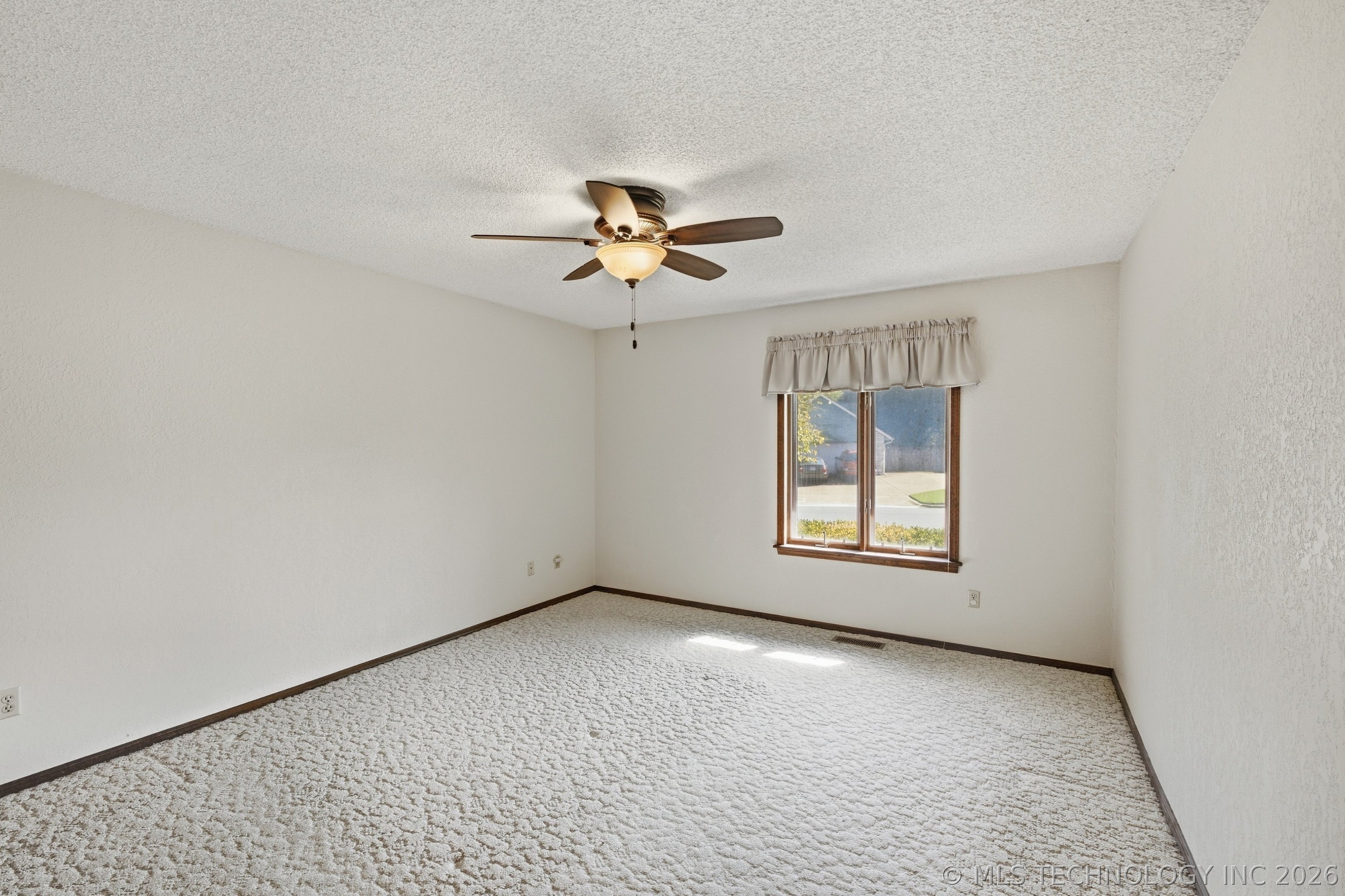 2412 W Fort Worth Street Property Photo 15