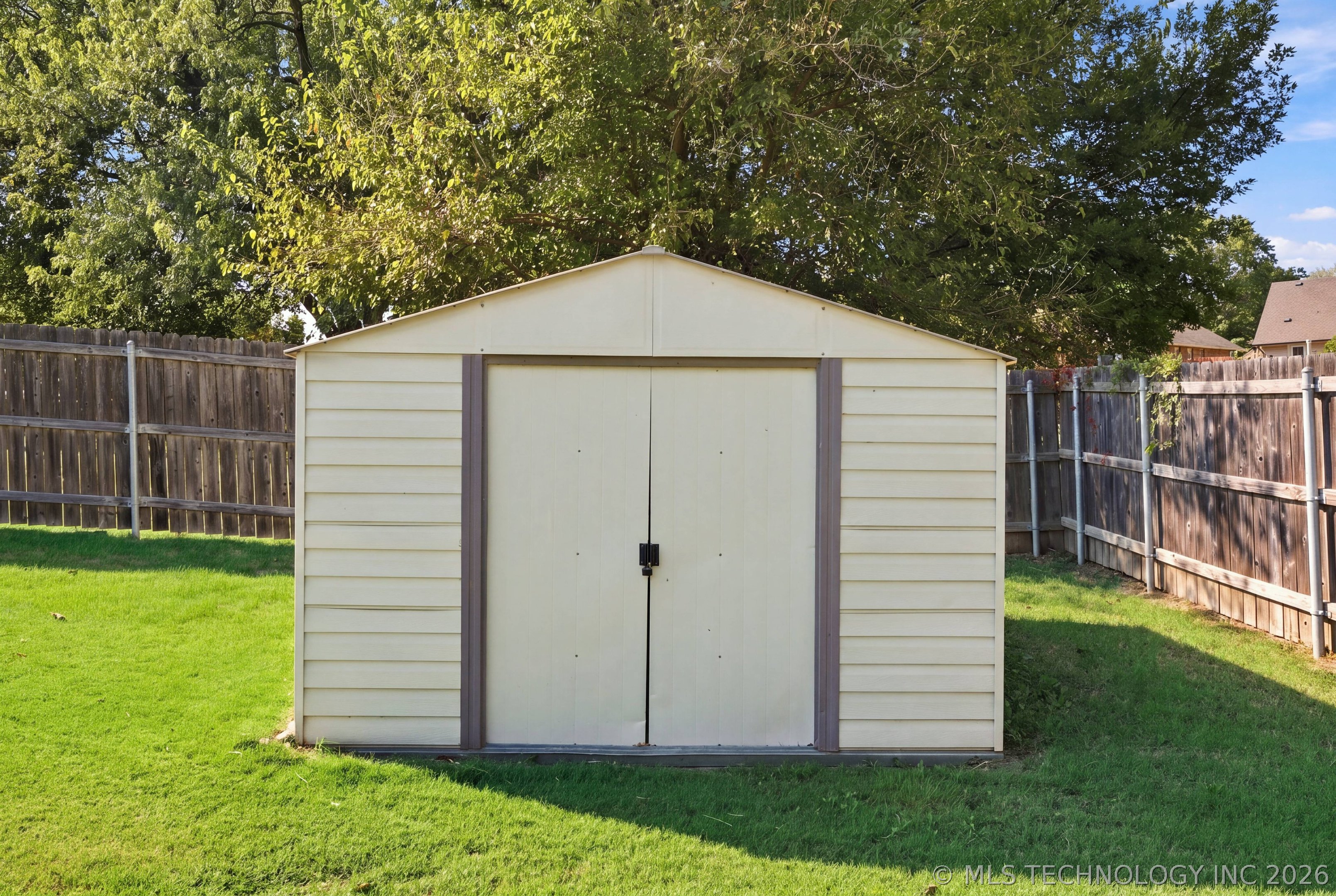 2412 W Fort Worth Street Property Photo 20