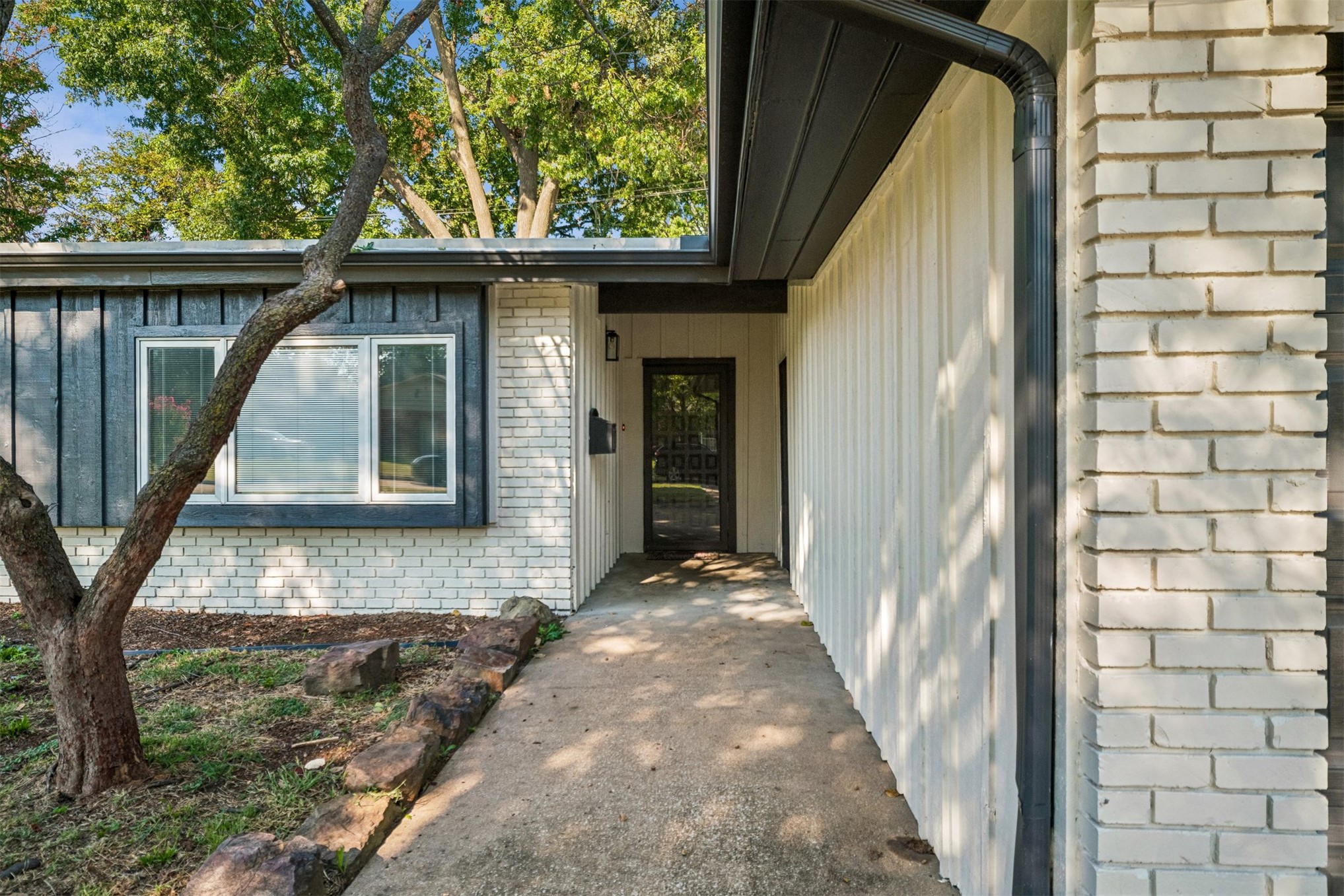 5238 S Marion Avenue Property Photo 3