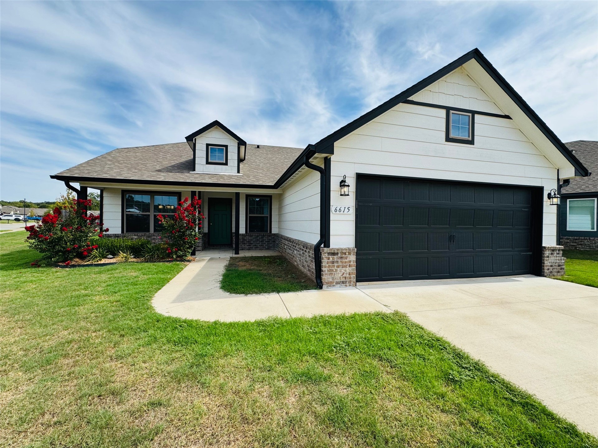 6615 S 18th Place Property Photo 1