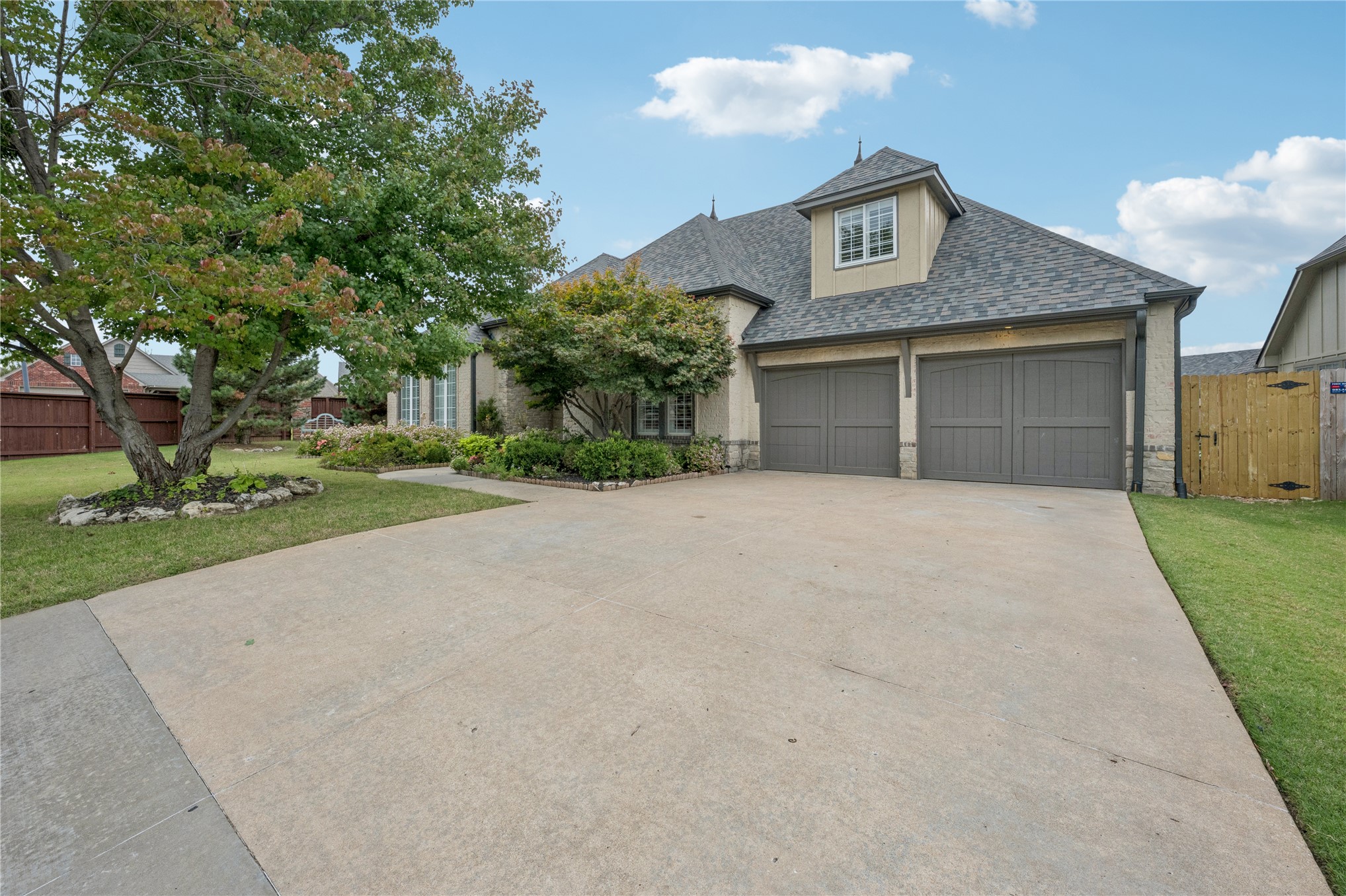 12408 S Ash Avenue Property Photo 4